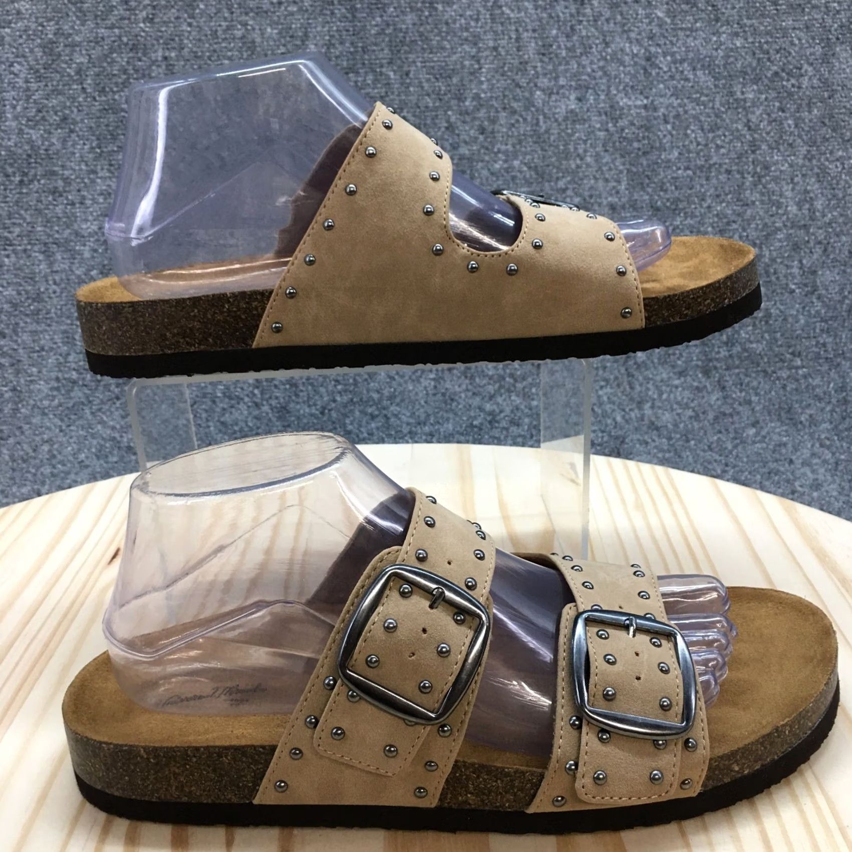 Vintage Universal Thread Sandals Womens 9 Casual Slip-On Buckle Brown Faux Suede Sandal Womens 9 Brown Slip-On Buckle Sandal Casual Size US 9 / IT 39 - 2 Thumbnail
