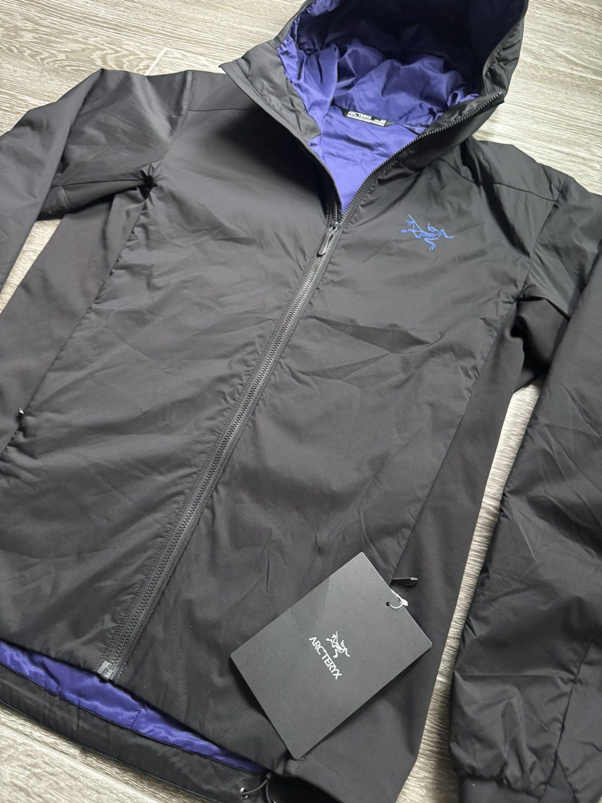 Arc'teryx Arc’teryx Atom Hoody – Black/Soul/Electra Size Small Size US S / EU 44-46 / 1 - 4 Thumbnail