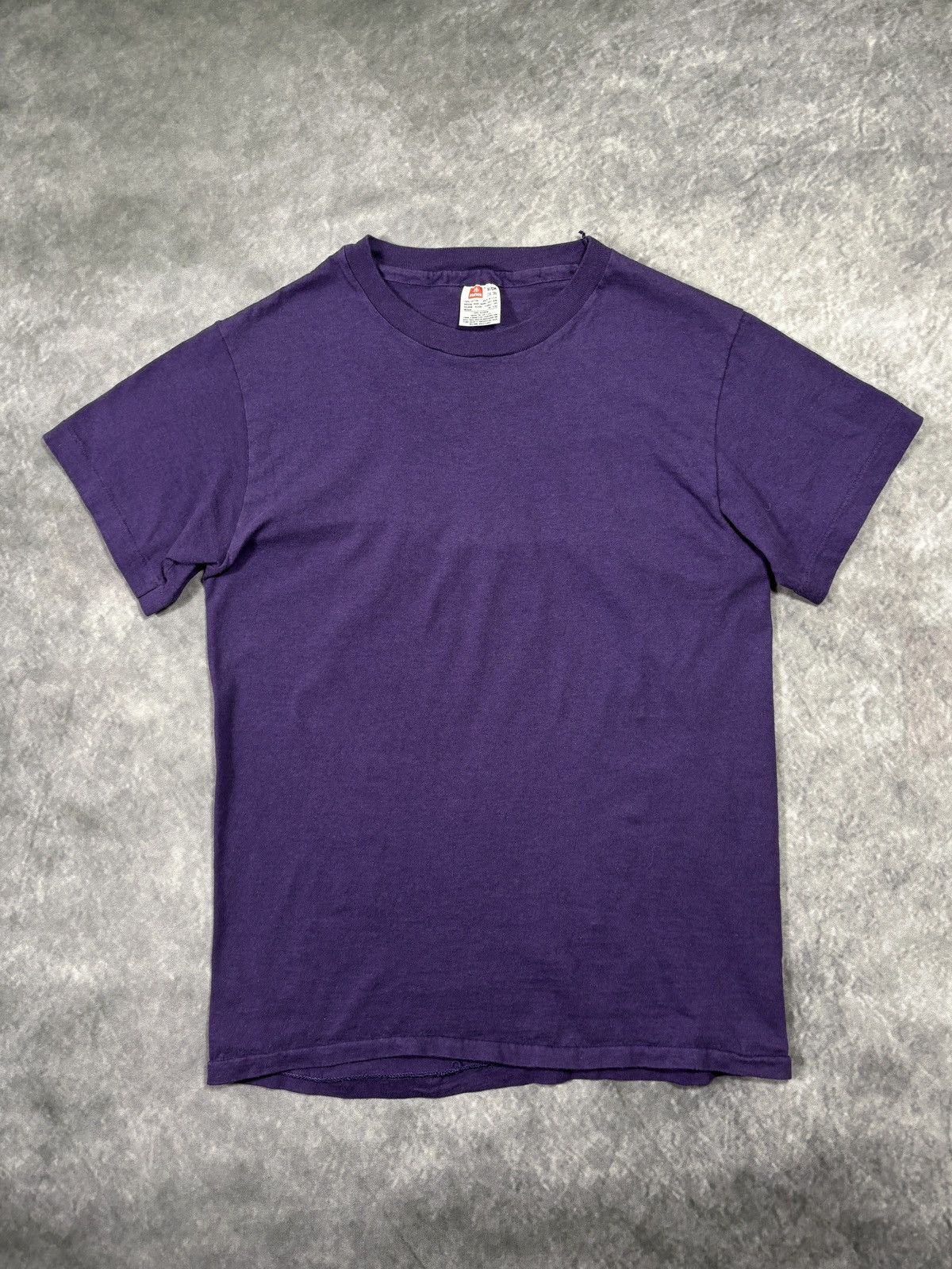 Vintage Vintage Hanes Blank Tee Made in USA 1990s Sun Faded Bleached Size US S / EU 44-46 / 1 - 1 Thumbnail