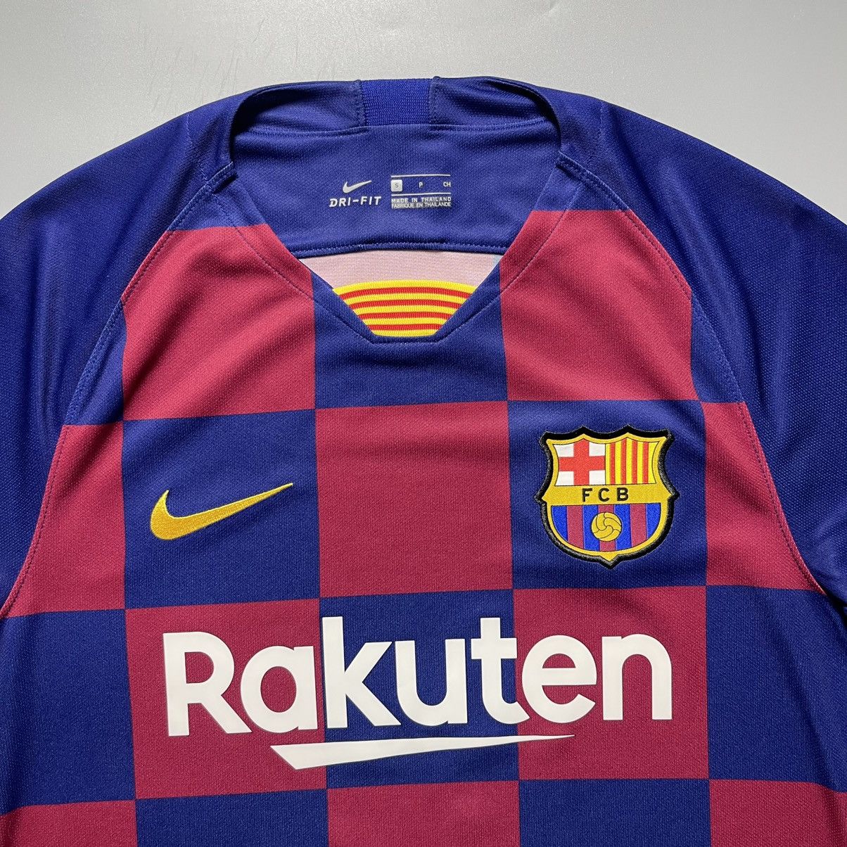 Vintage BARCELONA NIKE 2019/2020 FOOTBALL HOME JERSEY #10 MESSI Size US S / EU 44-46 / 1 - 4 Thumbnail