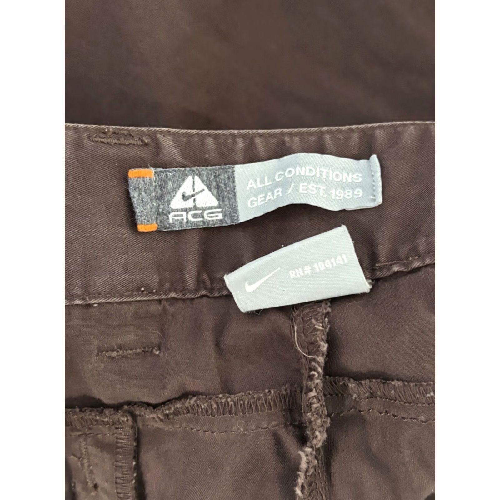 Nike ACG VINTAGE Nike ACG Shorts Womens Size 10 Brown Athletic Hiking Casual Outdoor Retro Pockets Mens Womens Girls Boys Size 32" / US 10 / IT 46 - 7 Thumbnail