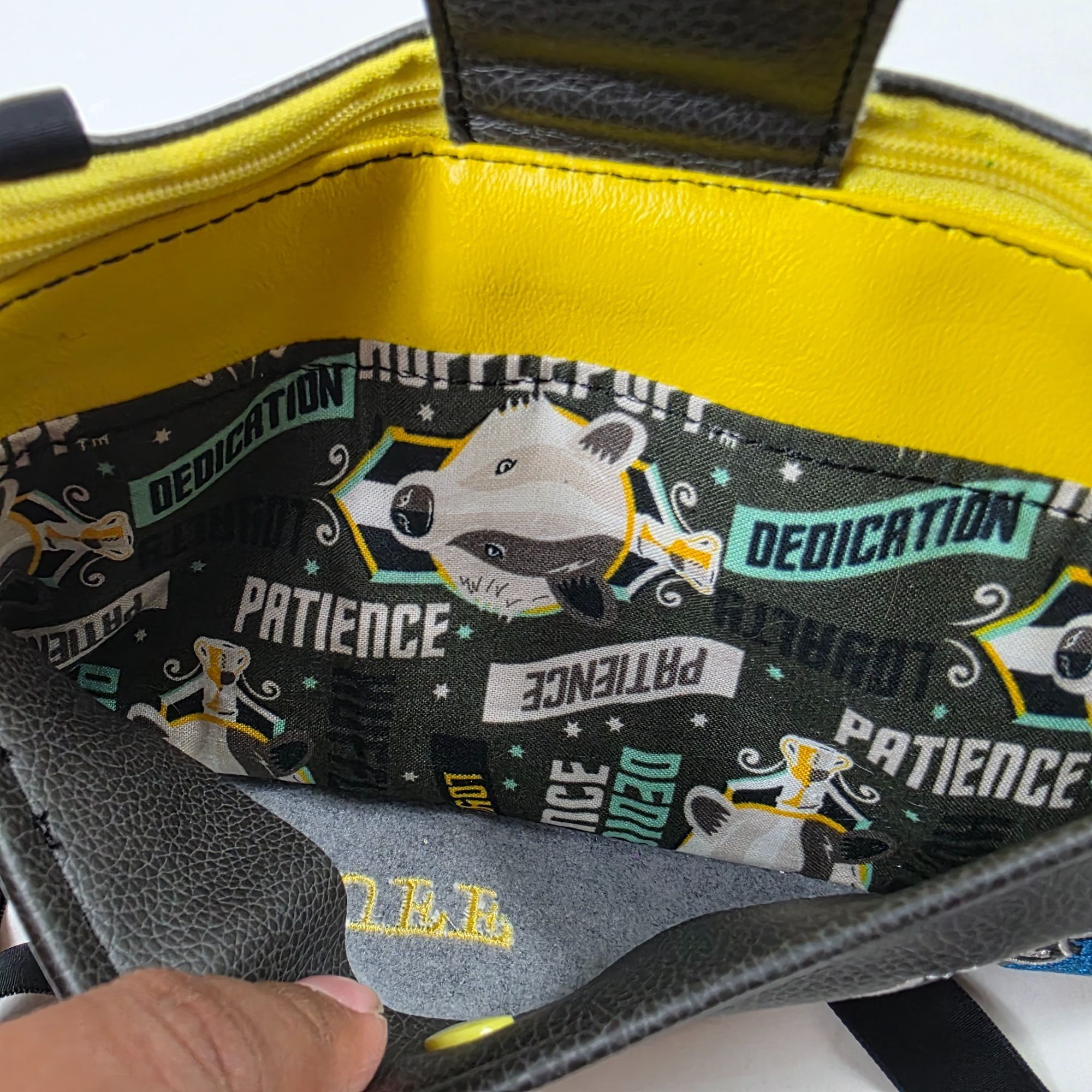 Other Harry Potter Proud Hufflepuff Crossbody Bag Adjustable Strap Size ONE SIZE - 4 Thumbnail