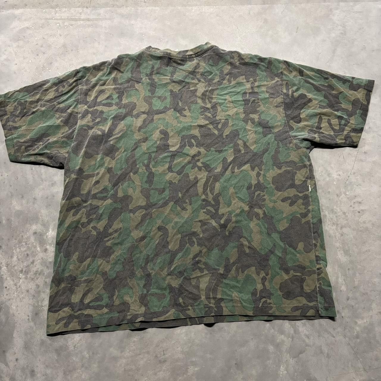 Japanese Brand × Vintage Vintage Y2K/2000s Camo Pattern Skater T-Shirt! Size US XL / EU 56 / 4 - 5 Thumbnail