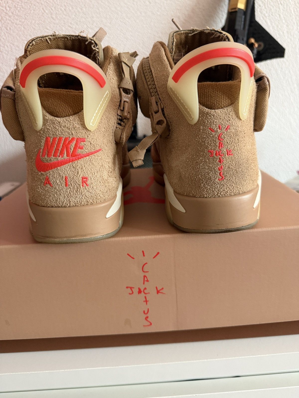 Travis Scott Jordan 6 Travis Scott British Khaki Size US 8.5 / EU 41-42 - 4 Thumbnail