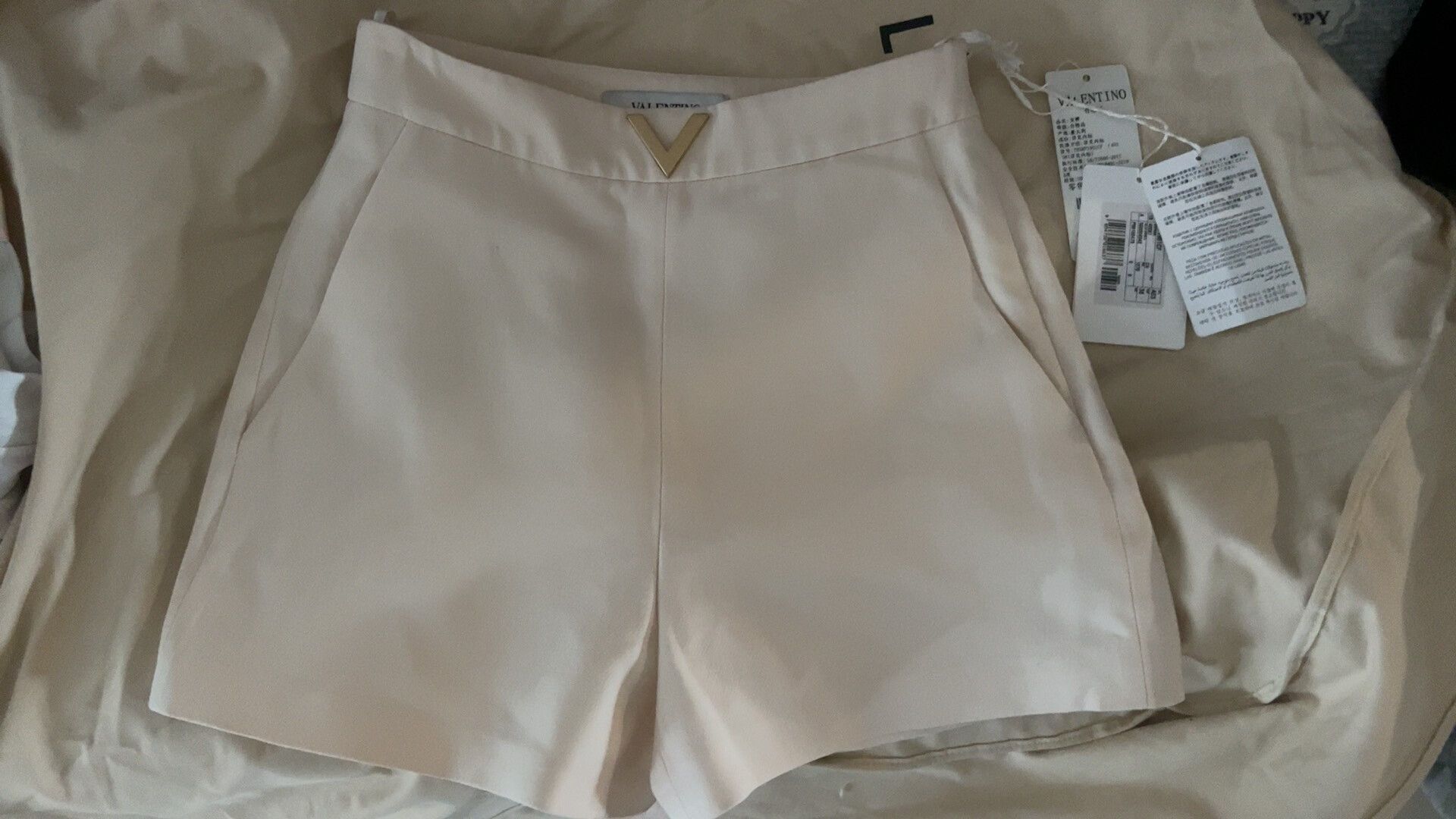 Valentino VALENTINO Beige New Shorts Size US 28 / EU 44 - 1 Thumbnail