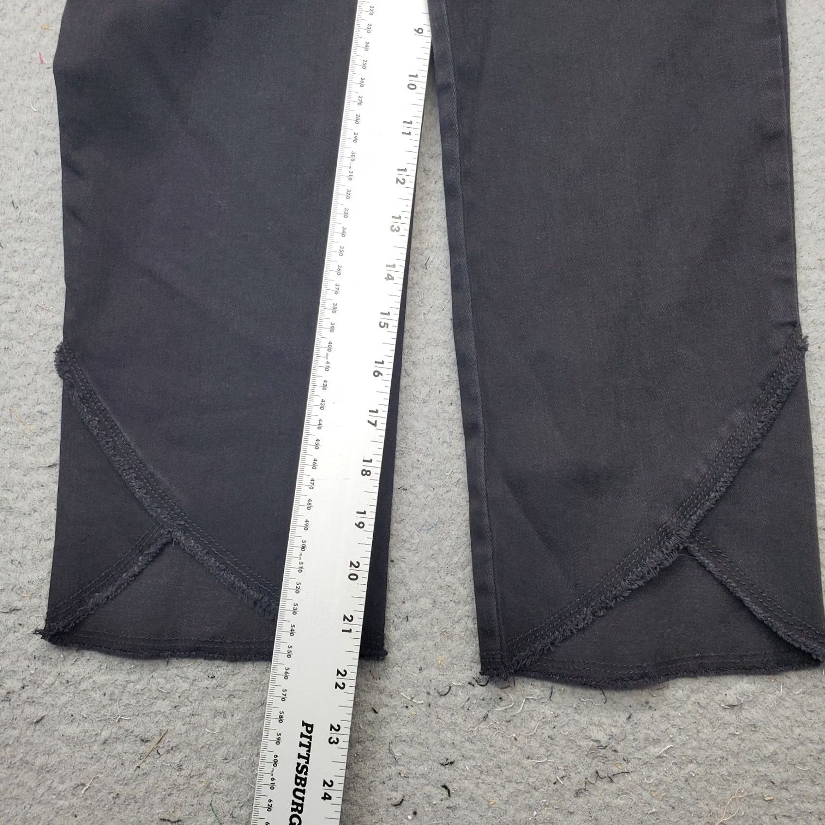 NYDJ NYDJ Womens Capri Jeans 4 Black Denim Lift Tuck Stretch Raw Hem Cropped Outdoor Size 27" / US 4 / IT 40 - 4 Thumbnail
