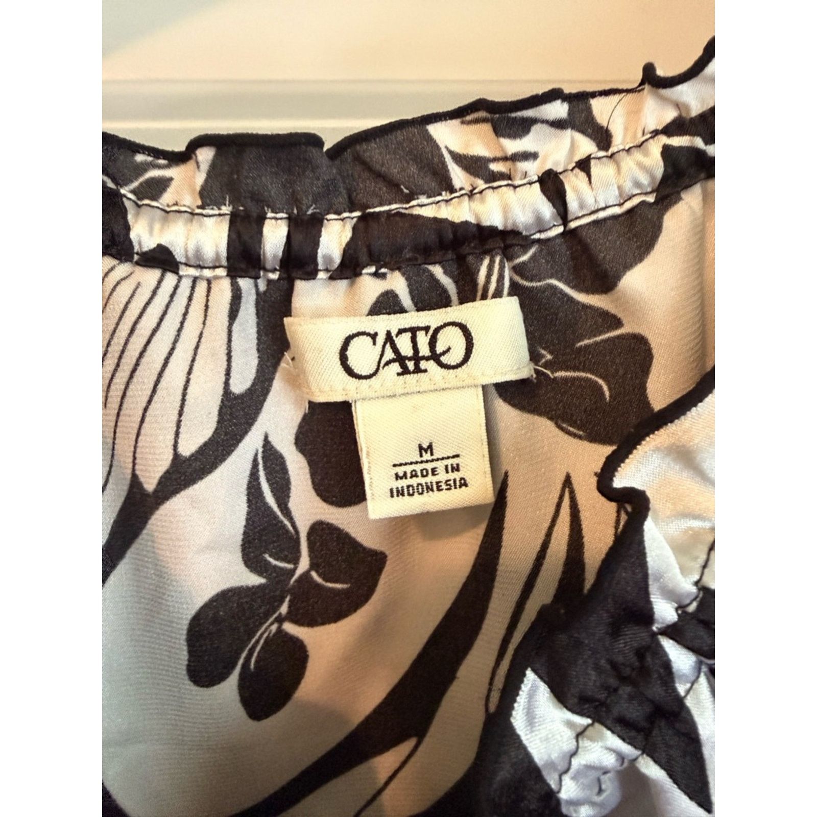 & Other Stories Cato Black and White Floral Ruffle Off-Shoulder Top Size M / US 6-8 / IT 42-44 - 2 Thumbnail