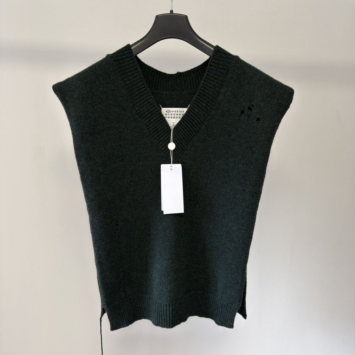 Maison Margiela A/W 21 Distressed Wool Sweater Vest Size US S / EU 44-46 / 1 - 19 Thumbnail