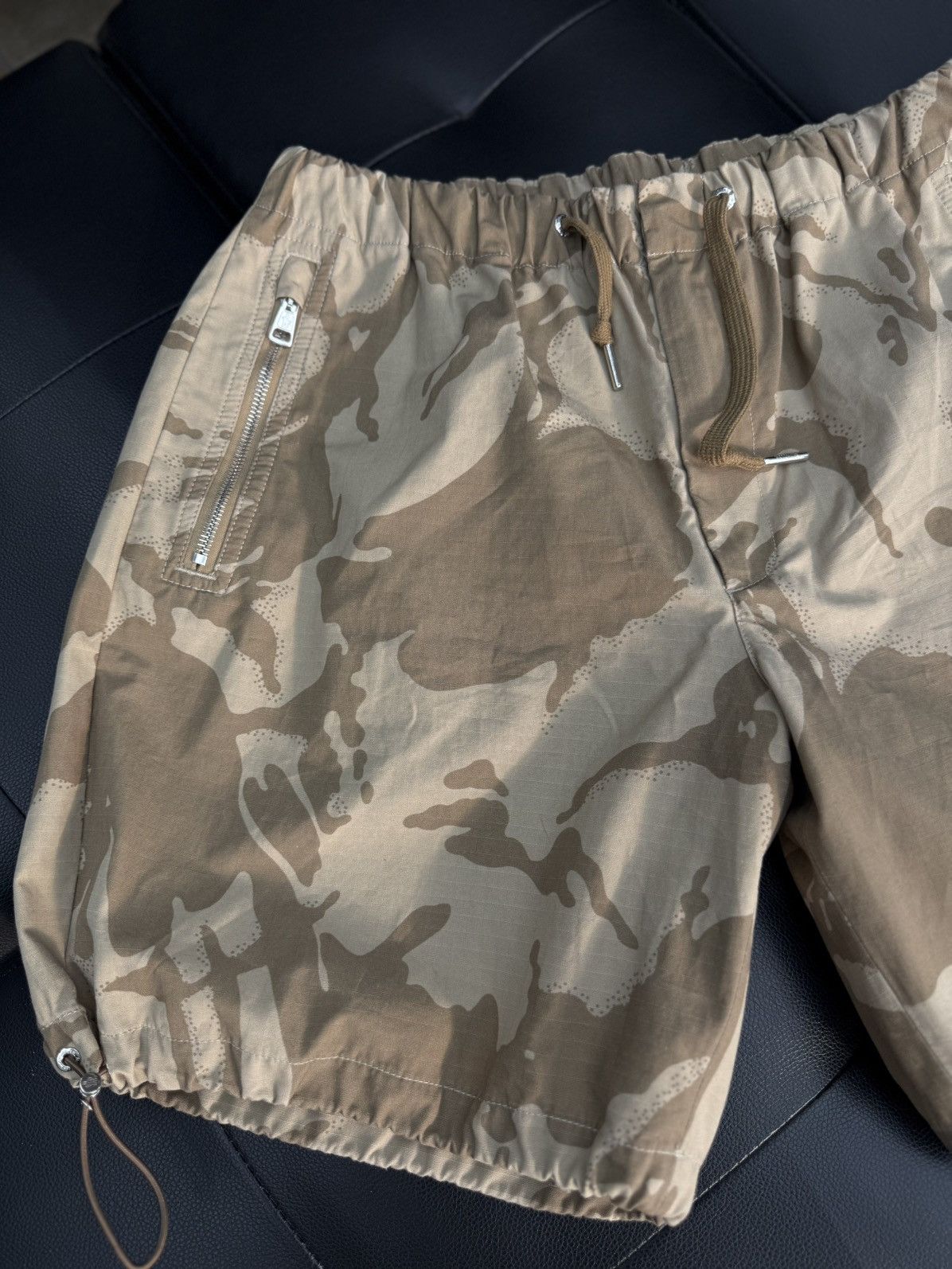 Moncler Moncler Tan Camo Shorts Size (48) 100% Authentic $500 Size US 44 / EU 60 - 4 Thumbnail