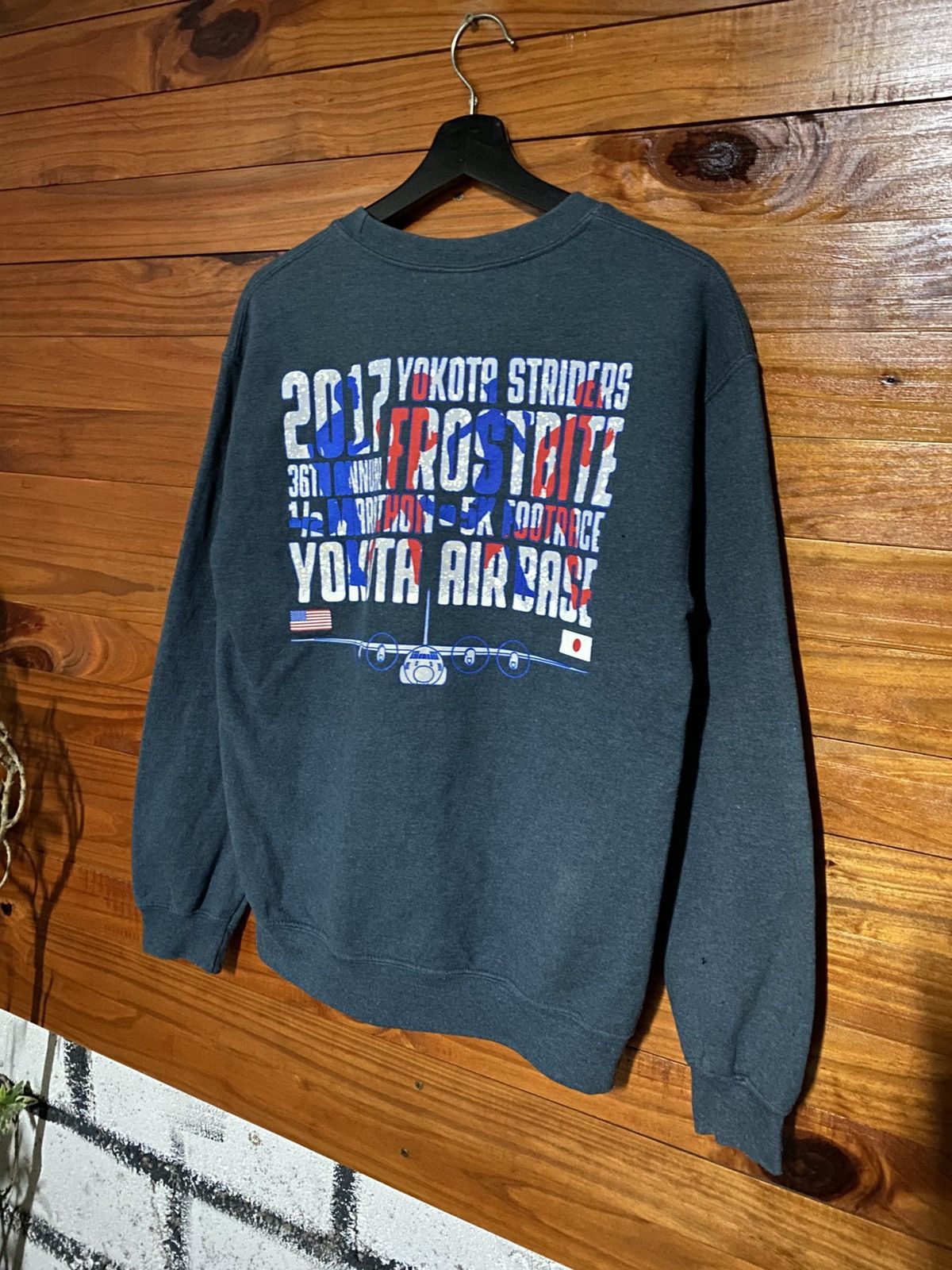 Vintage Yokota Striders Frostbite Run 2017 Sweatshirt – Gildan Heavy Size US S / EU 44-46 / 1 - 8 Thumbnail