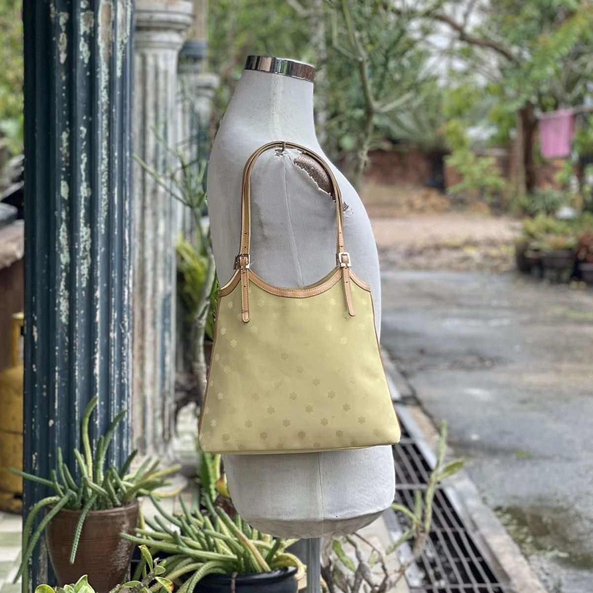 Designer × Japanese Brand Marie Claire Drawstring Tote Bag Size ONE SIZE - 1 Thumbnail