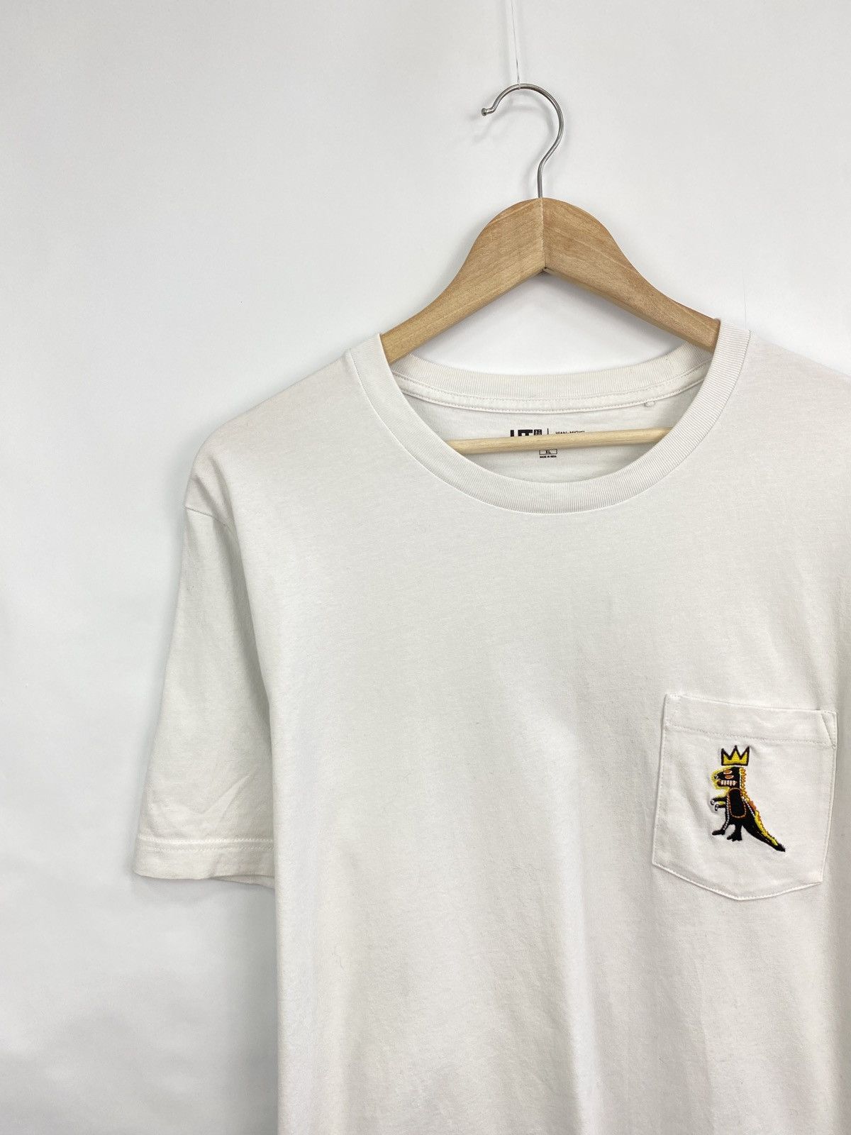Japanese Brand × Jean-Michel Basquiat × Uniqlo Y2K Uniqlo Jean Michel Basquiat Art Rare Retro T-Shirt Hype Size US XL / EU 56 / 4 - 4 Thumbnail