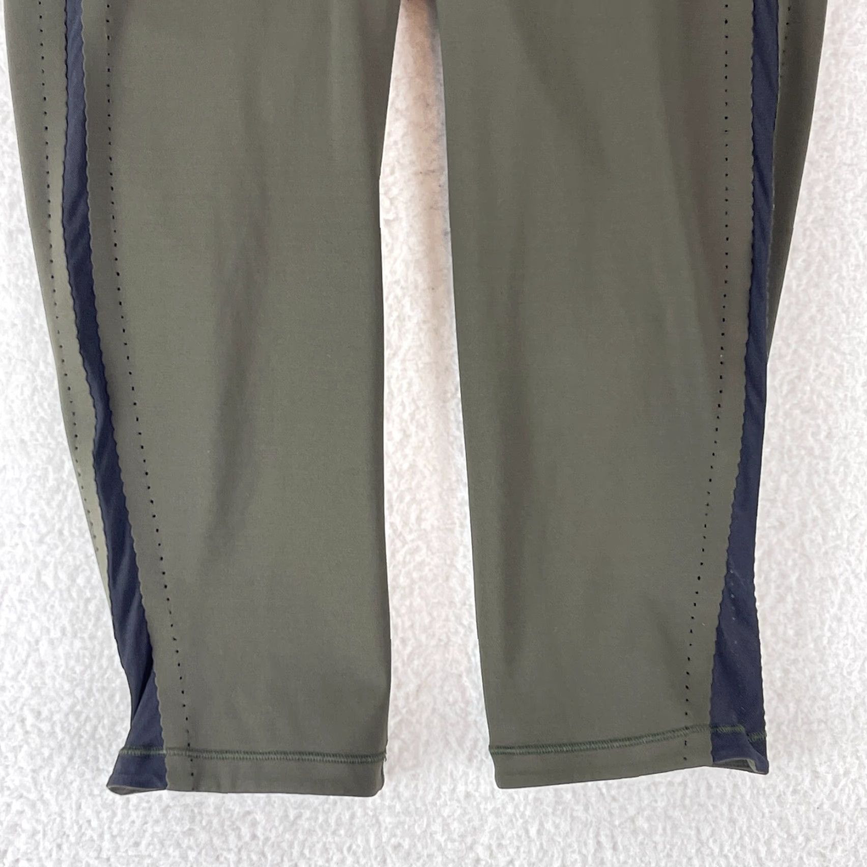 Lululemon Lululemon Smooth Stride Crop Legging Pants Womens Size 6 Green Pull On Yoga Size 28" / US 6 / IT 42 - 3 Thumbnail