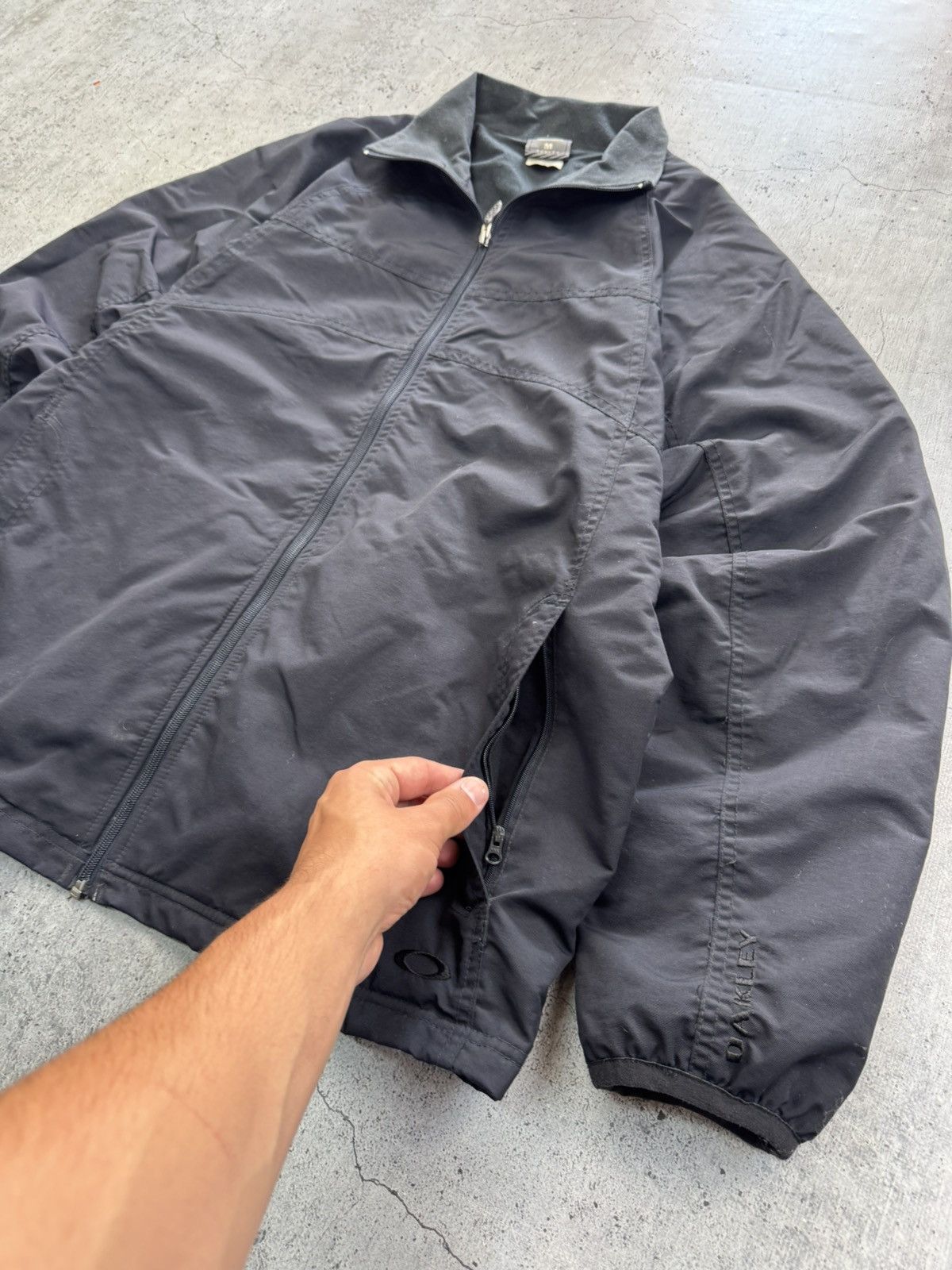 Oakley Vintage Oakley Jacket Streetwear Y2k Style Hype Surf Style Size US M / EU 48-50 / 2 - 3 Thumbnail