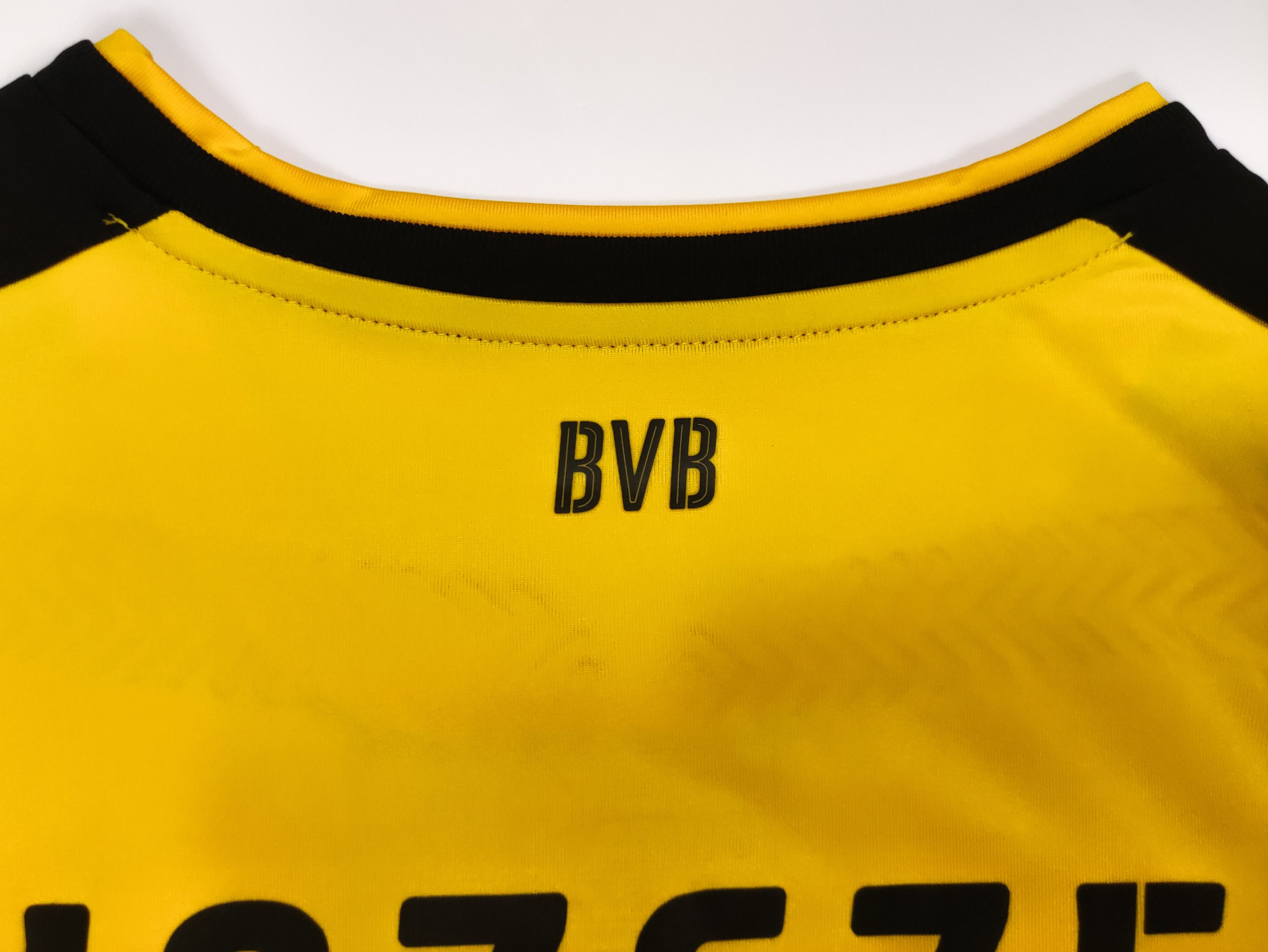 Puma Piszczek #26 Borrusia Dortmund 2016 2017 Puma Home BVB Shirt Size US S / EU 44-46 / 1 - 7 Thumbnail