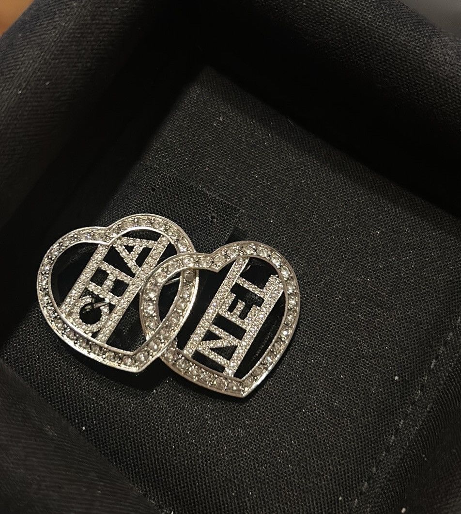 Chanel Chanel Crystal Double Heart Logo Brooch Silver C23N Size ONE SIZE - 1 Thumbnail