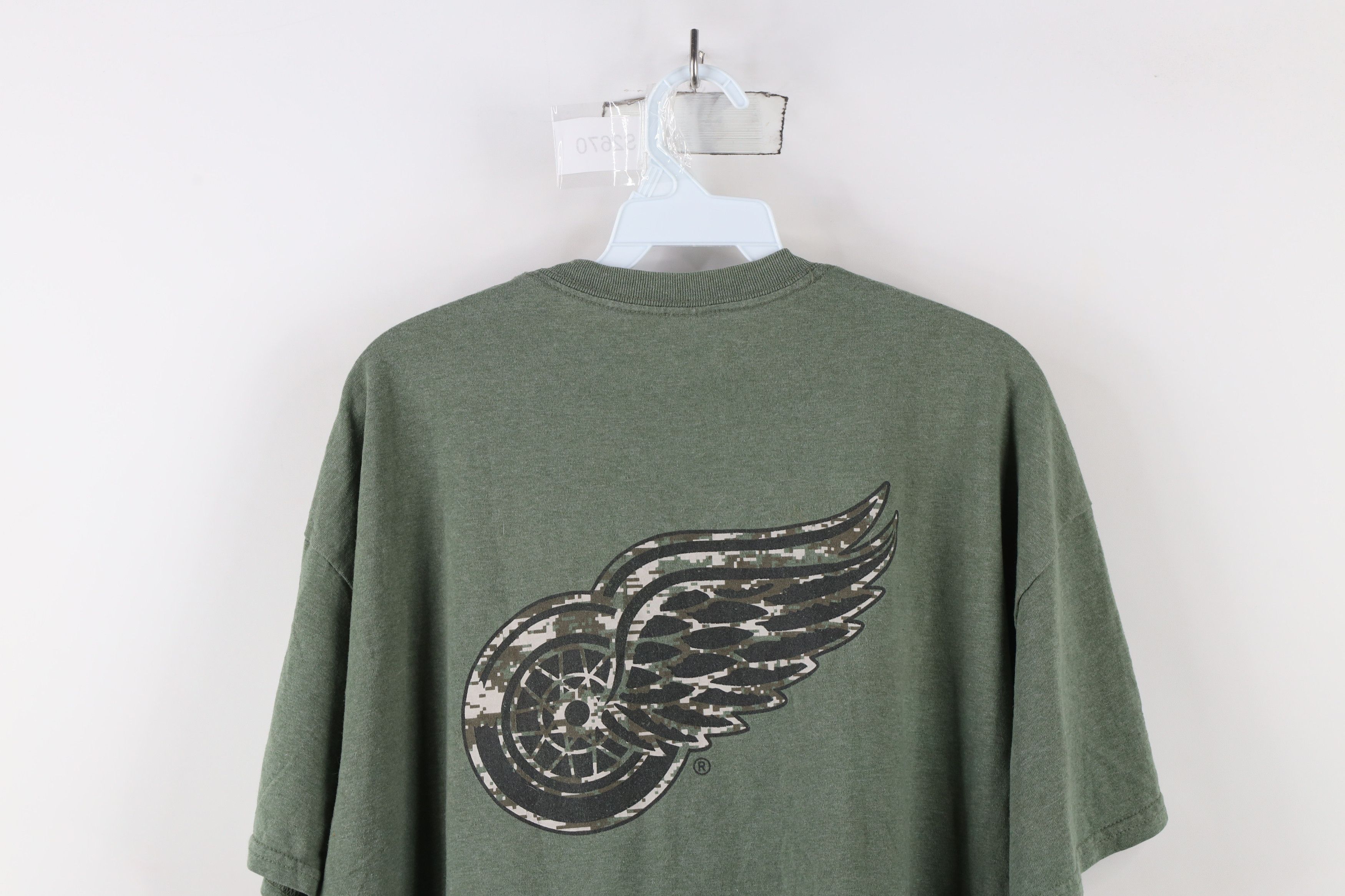 Vintage Vintage SGA Hockeytown Camouflage Detroit Red Wings T-Shirt Size US XL / EU 56 / 4 - 8 Thumbnail