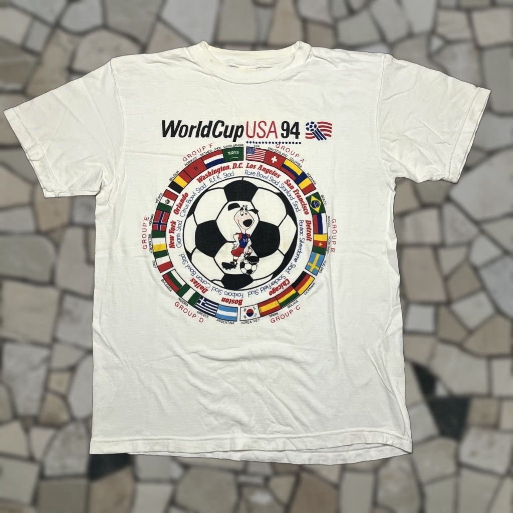 VINTAGE 90s World Cup 94 FIFA Soccer Striker T Shirt M White Graphic Print Men Crew Neck Short Sleeve Regular Vintage 1990s 90s Mens Shirt Size M