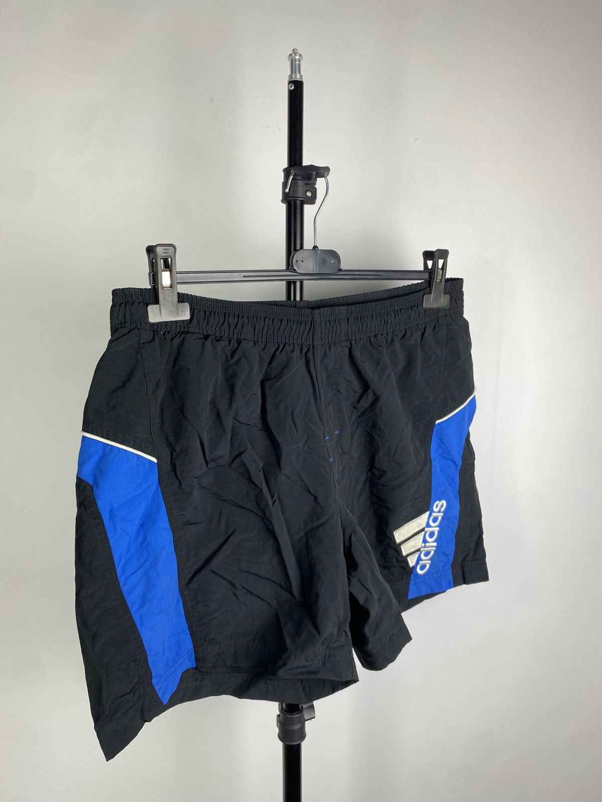 Adidas × Vintage Vintage 90s Adidas Logo Embroidered Men’s M Size Shorts Size US 33 - 1 Thumbnail