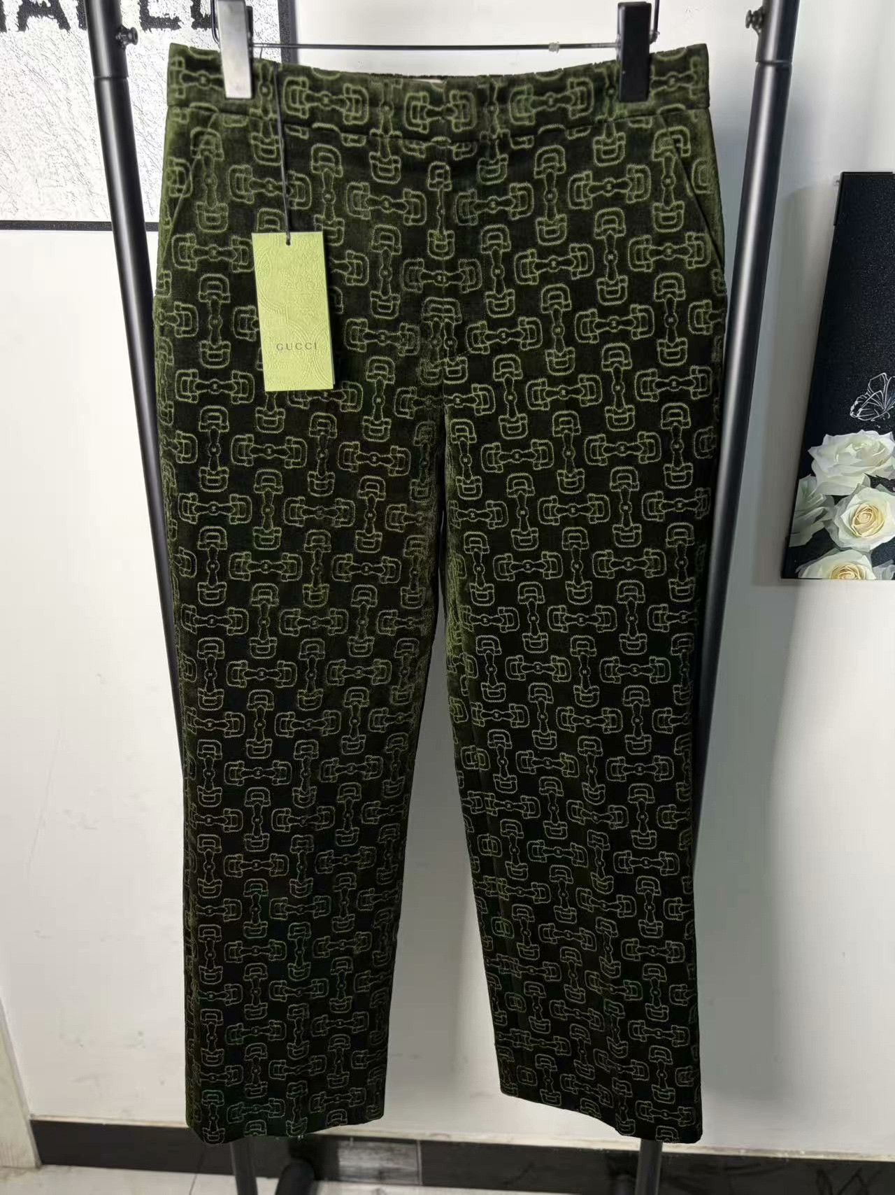 Gucci Gucci Velvet White Casual Pants 34 Men Size US 34 / EU 50 - 1 Thumbnail