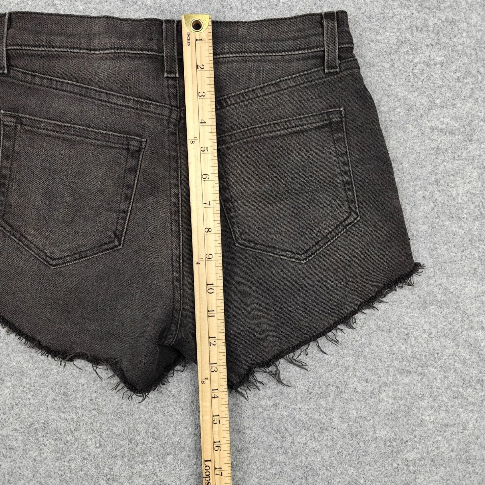 L'AGENCE L'Agence Shorts Womens 24 Gray High Rise Ryland Denim Cutoff Frayed Hem 5-Pocket Stretch Casual Summer Vintage No 8833 Mens Womens Boys Girls Size 42" / US 20 - 7 Thumbnail
