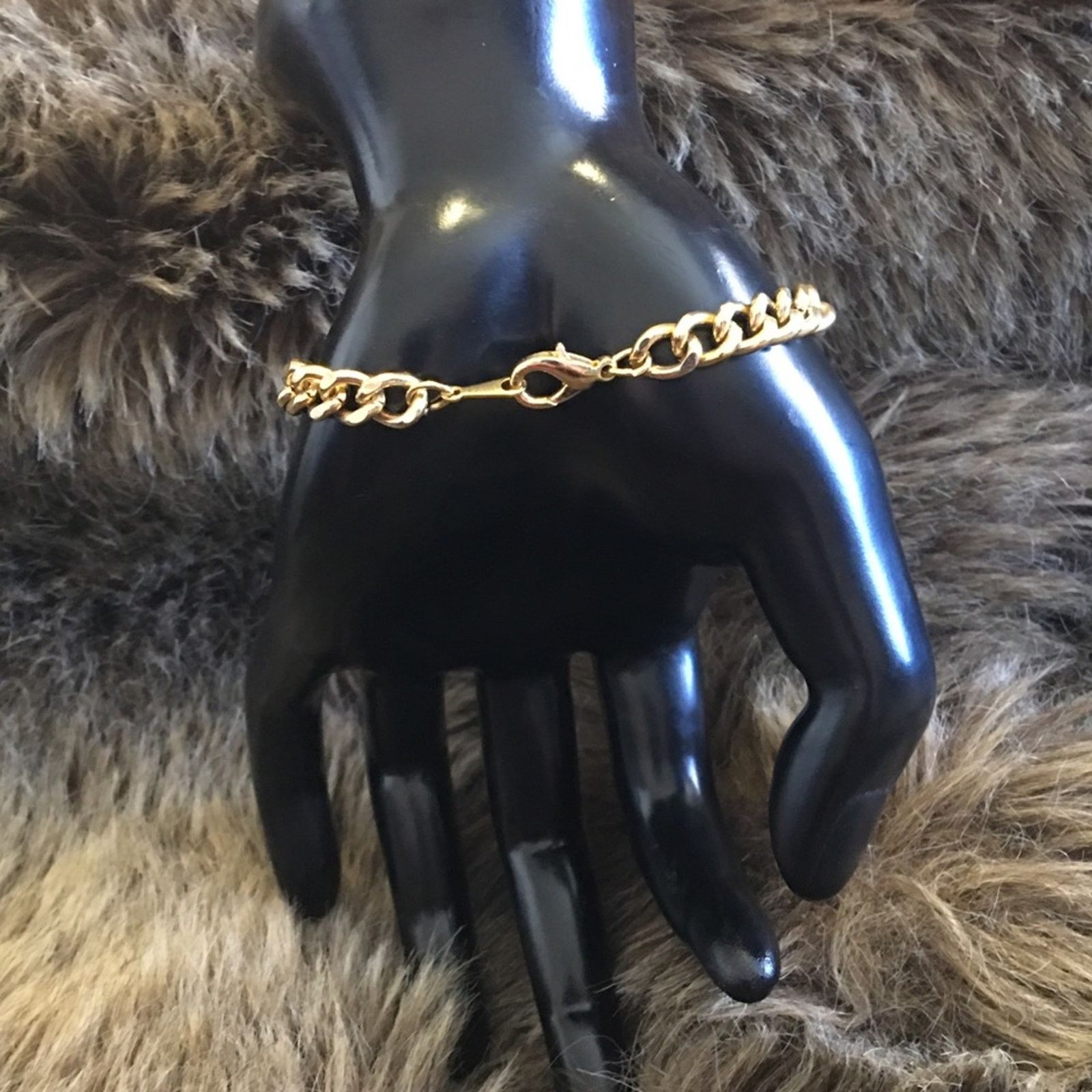 Jewelry Gold plated figaro chain lobster claw bracelet Size ONE SIZE - 4 Thumbnail