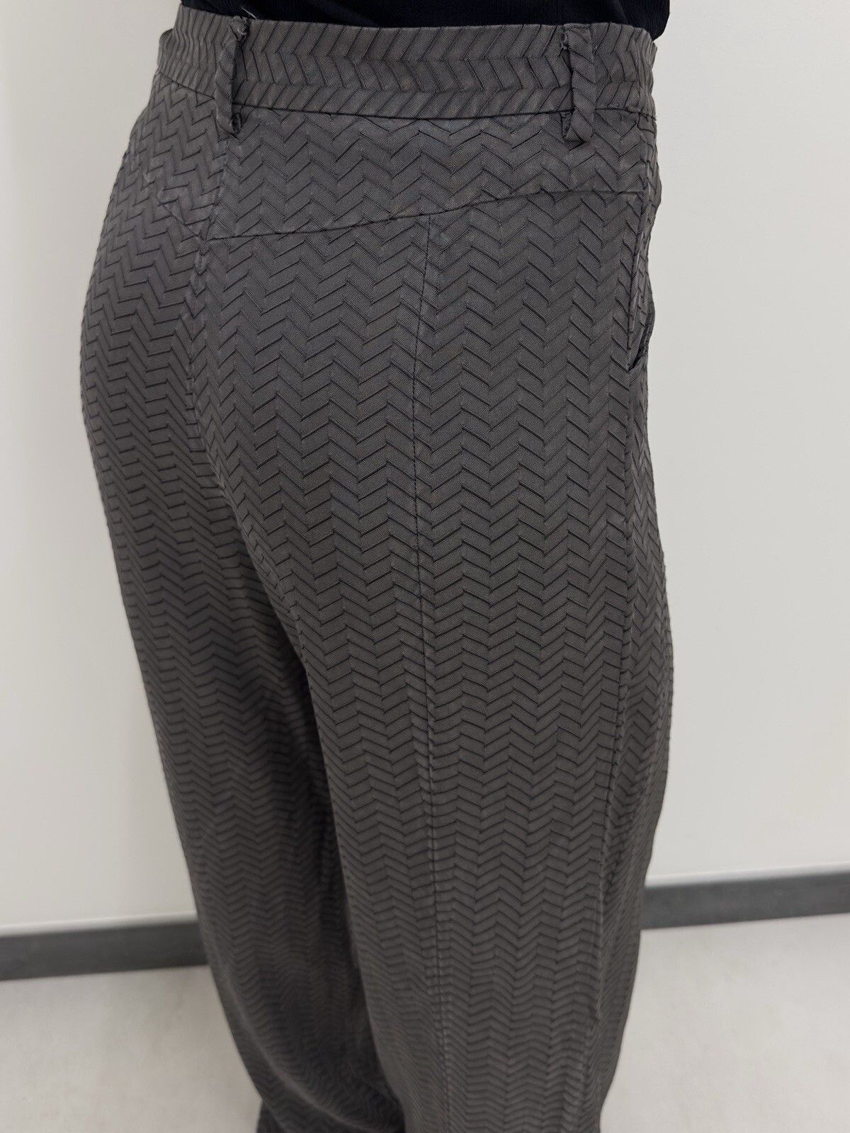 Giorgio Armani Giorgio Armani Womens High Waist Texture Pants Silk Size 27" / US 4 / IT 40 - 6 Thumbnail