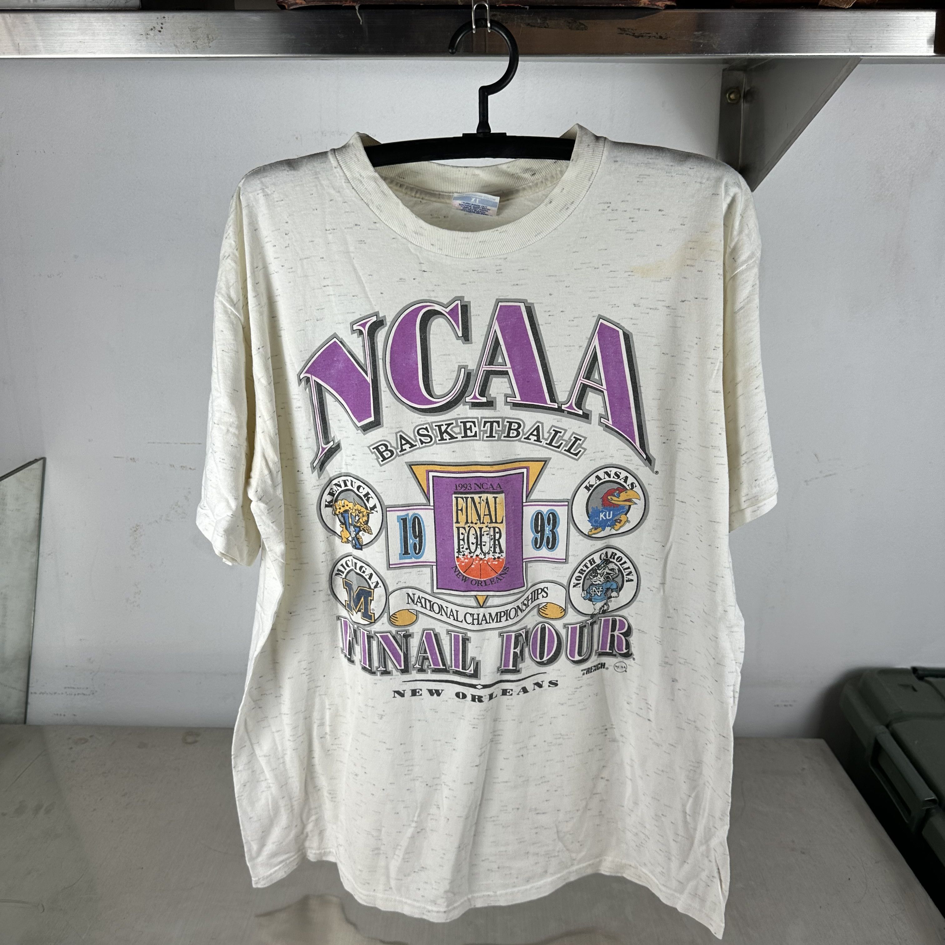 Vintage 1993 New Orleans NCAA College Basketball Final Four T-shirt Size US XL / EU 56 / 4 - 1 Thumbnail