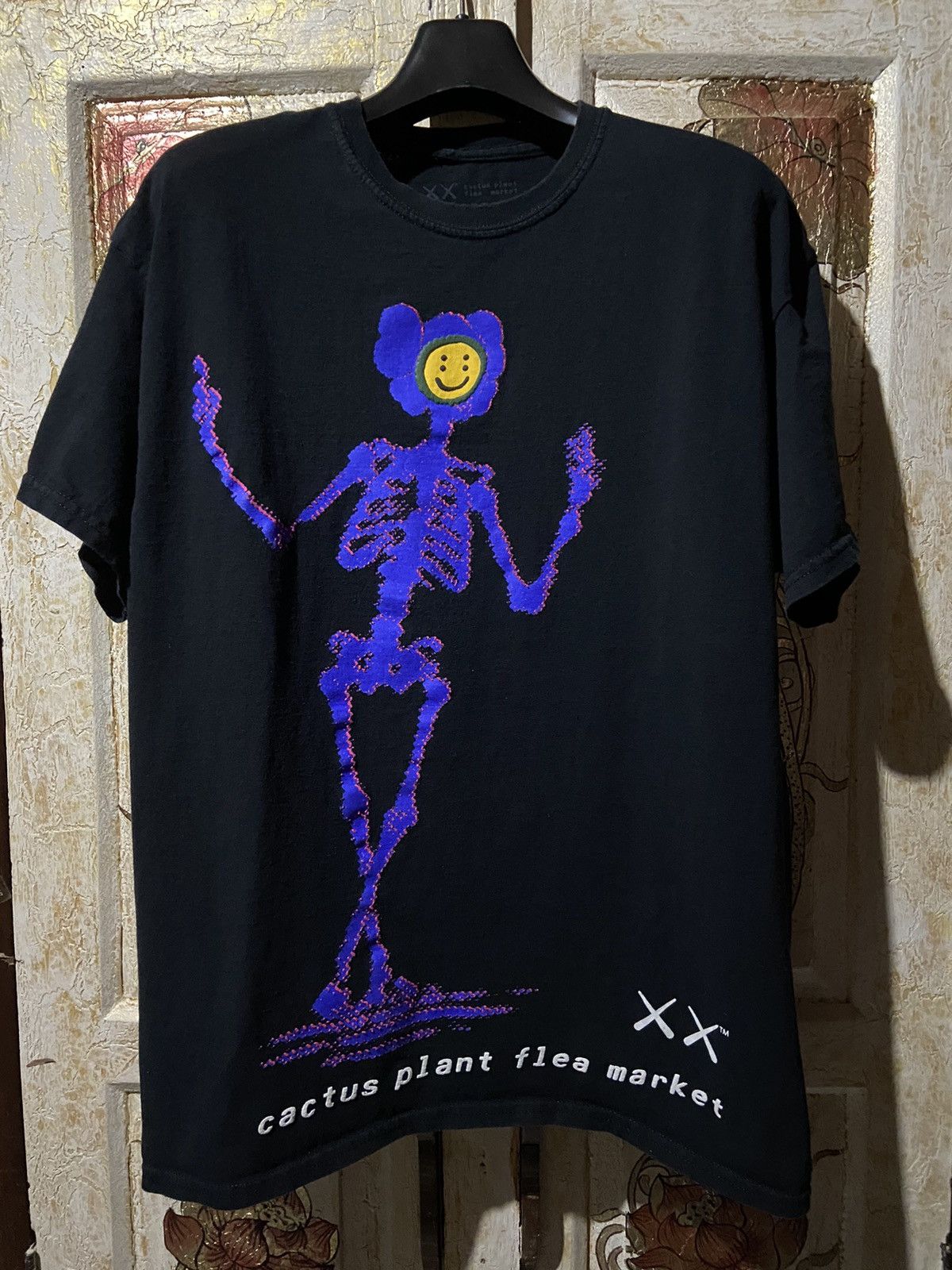 Cactus Plant Flea Market × Kaws Kaws x cactus plant flea market black t-shirt size L Size US L / EU 52-54 / 3 - 2 Thumbnail