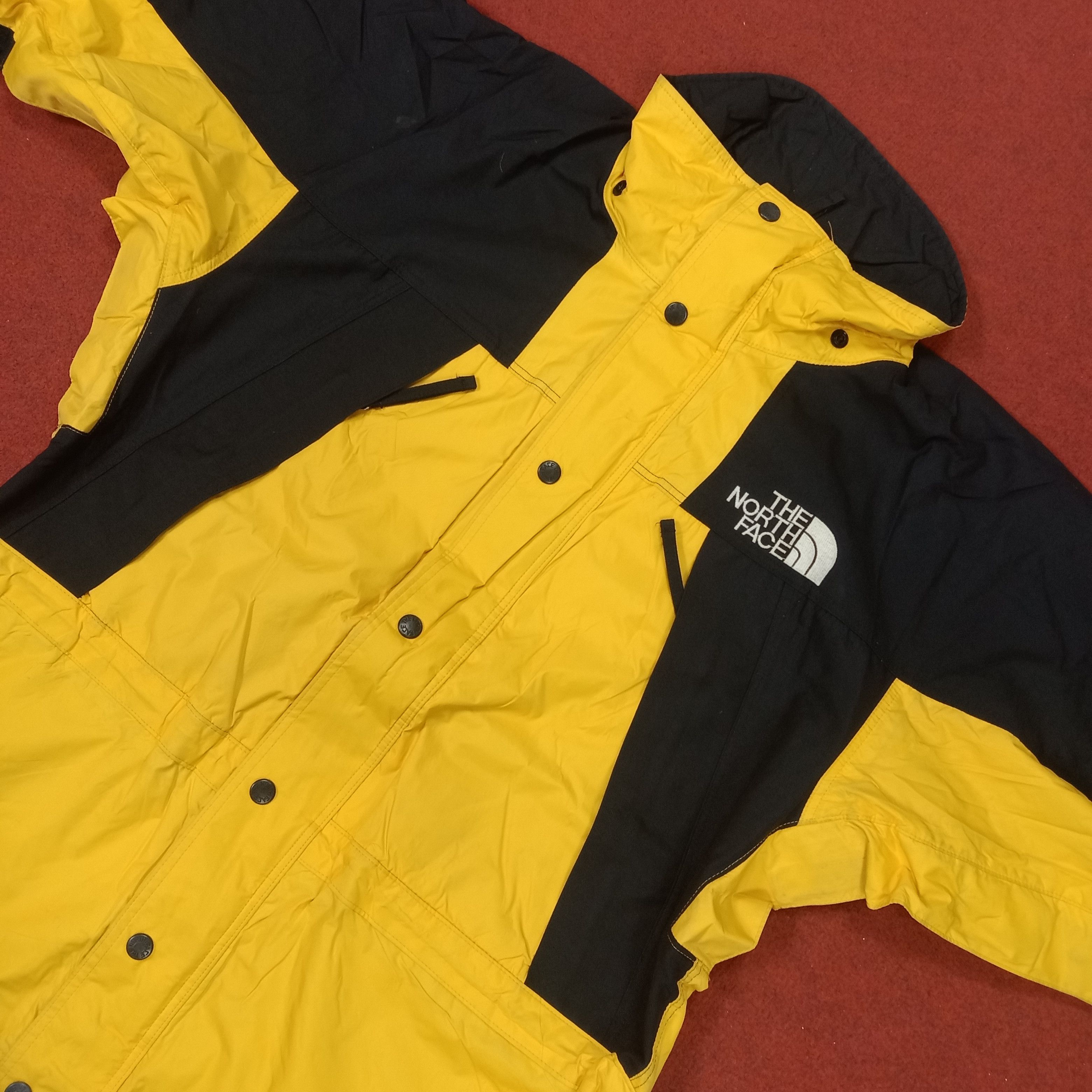 Vintage The North Face Outdoor Style Windbreaker Jacket dp1 Size US L / EU 52-54 / 3 - 9 Thumbnail