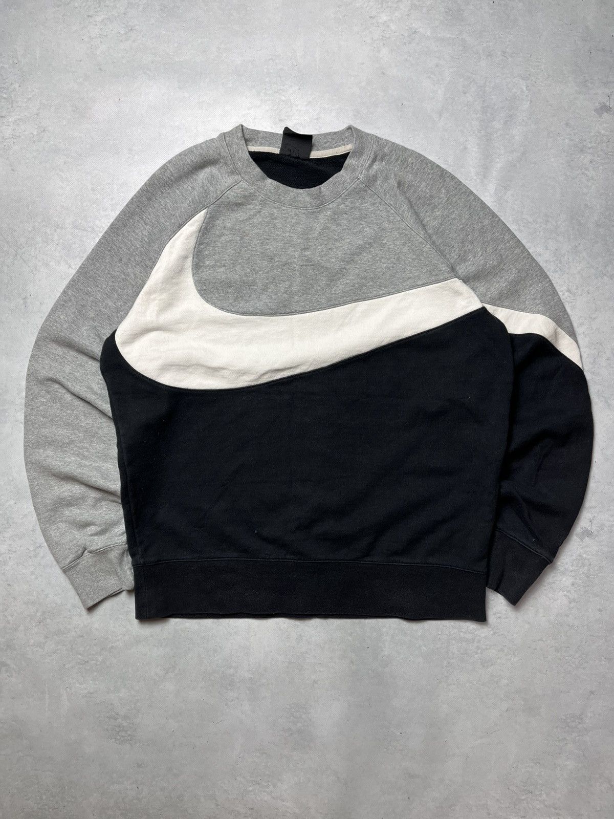 Nike VERY RARE Y2K NIKE VINTAGE BIG SWOOSH SWEATSHIRT CREWNECK Size US L / EU 52-54 / 3 - 1 Thumbnail