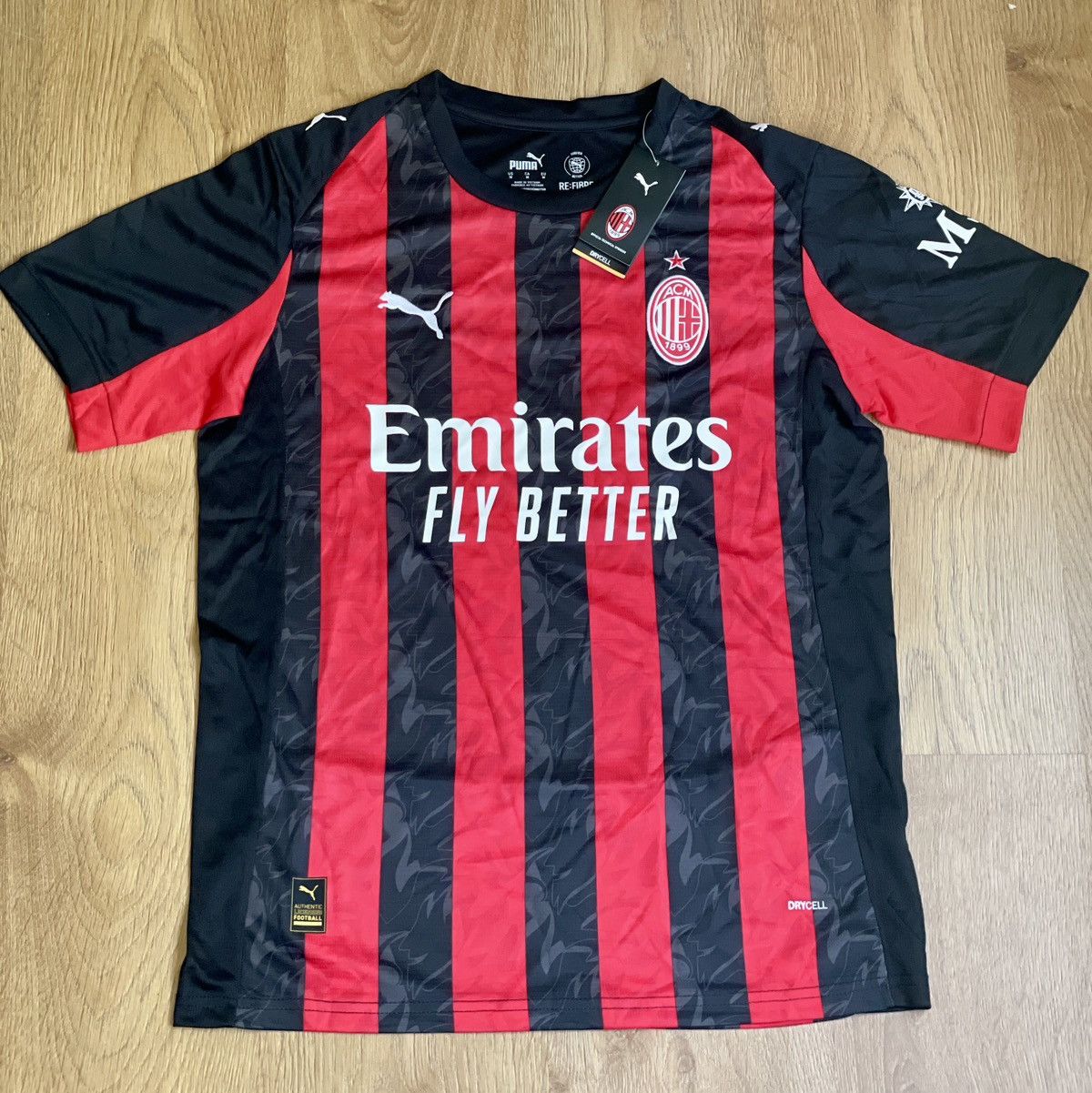 Vintage AC Milan Kit 25/26 Home Size US M / EU 48-50 / 2 - 1 Thumbnail