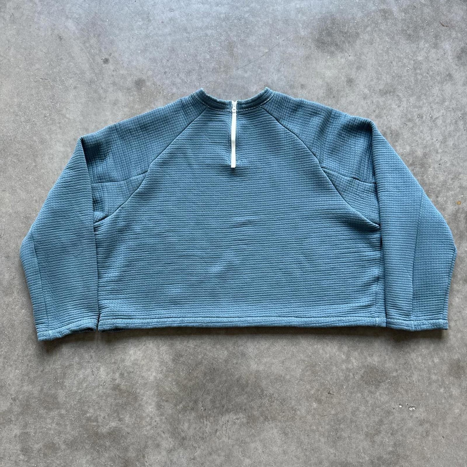 Nike Nike Crop Top Crewneck Sweatshirt Embroidered Swoosh Size XXL / US 16-18 / IT 52-54 - 2 Thumbnail