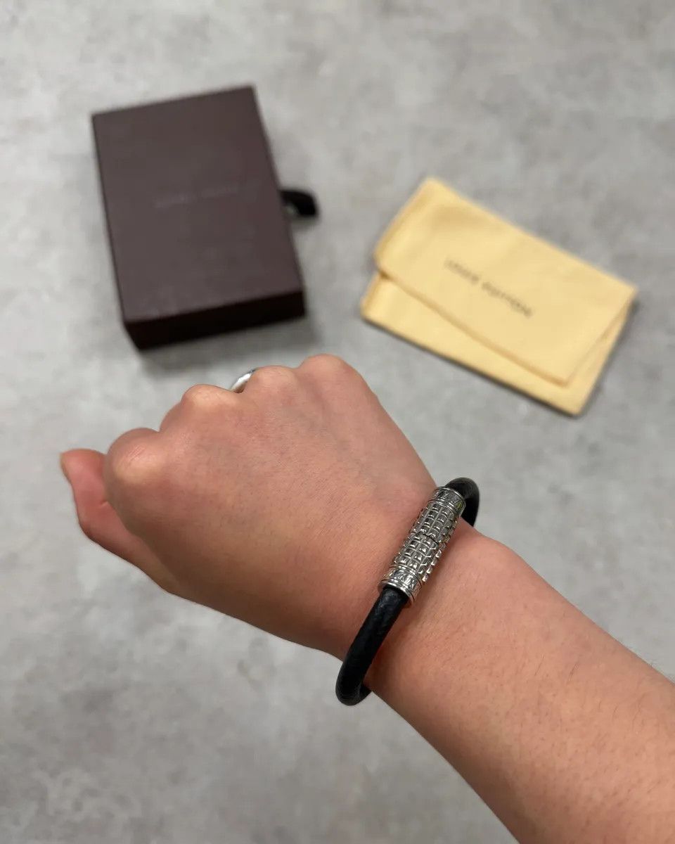 Louis Vuitton Louis Vuitton Black Leather Bracelet Size ONE SIZE - 1 Thumbnail