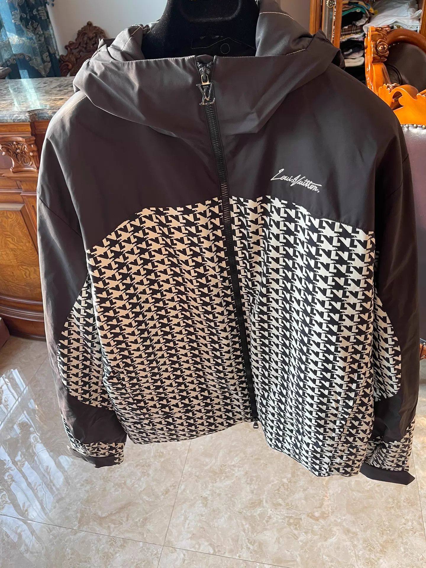 Louis Vuitton LV 2023 full logo thin cotton jacket Size 46 LV zipper Size US S / EU 44-46 / 1 - 1 Thumbnail