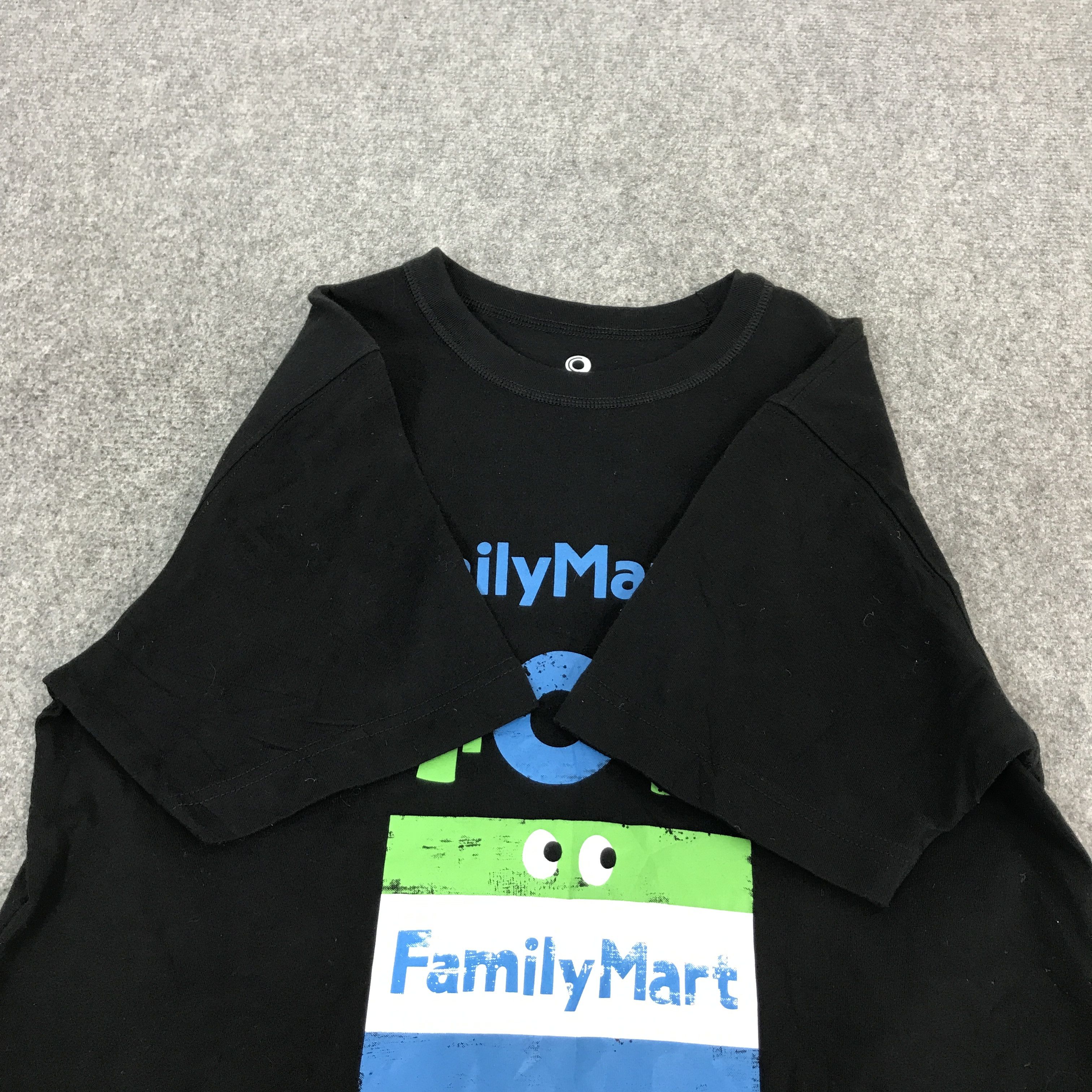 Japanese Brand VINTAGE FAMILY MART 40th TSHIRTS Size US M / EU 48-50 / 2 - 8 Thumbnail