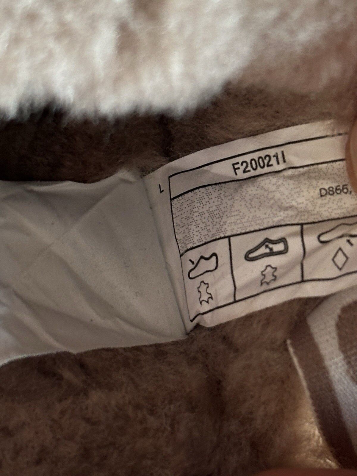 Ugg UGG Womens Fluff Yeah Slide Beige Size 38 UK5 US7 Size US 8 / IT 38 - 7 Thumbnail