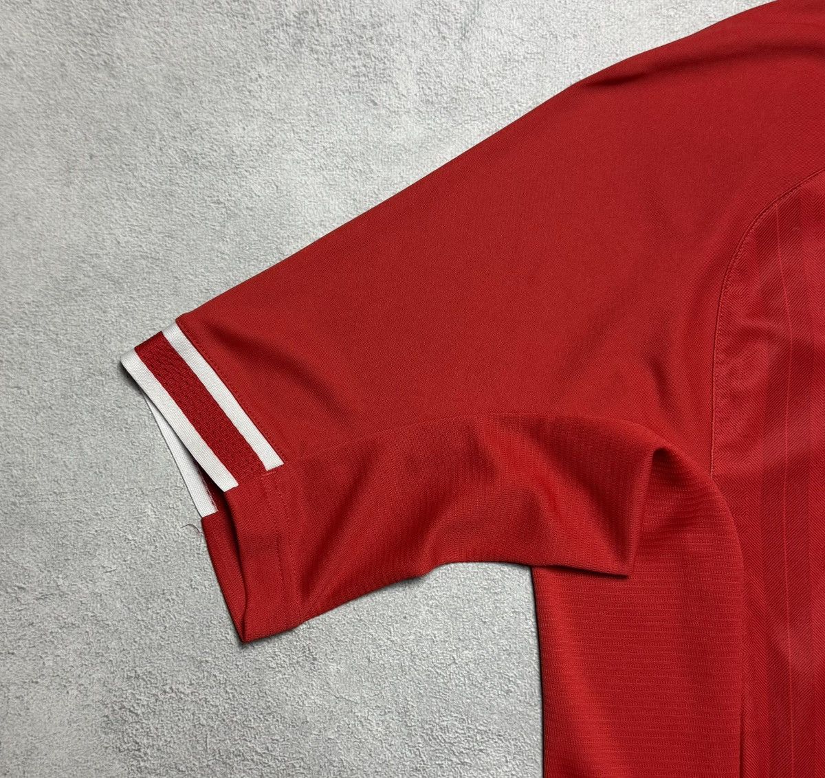 Warrior Liverpool 2013 2014 Home Shirt Soccer Jersey Warrior Size US M / EU 48-50 / 2 - 5 Thumbnail