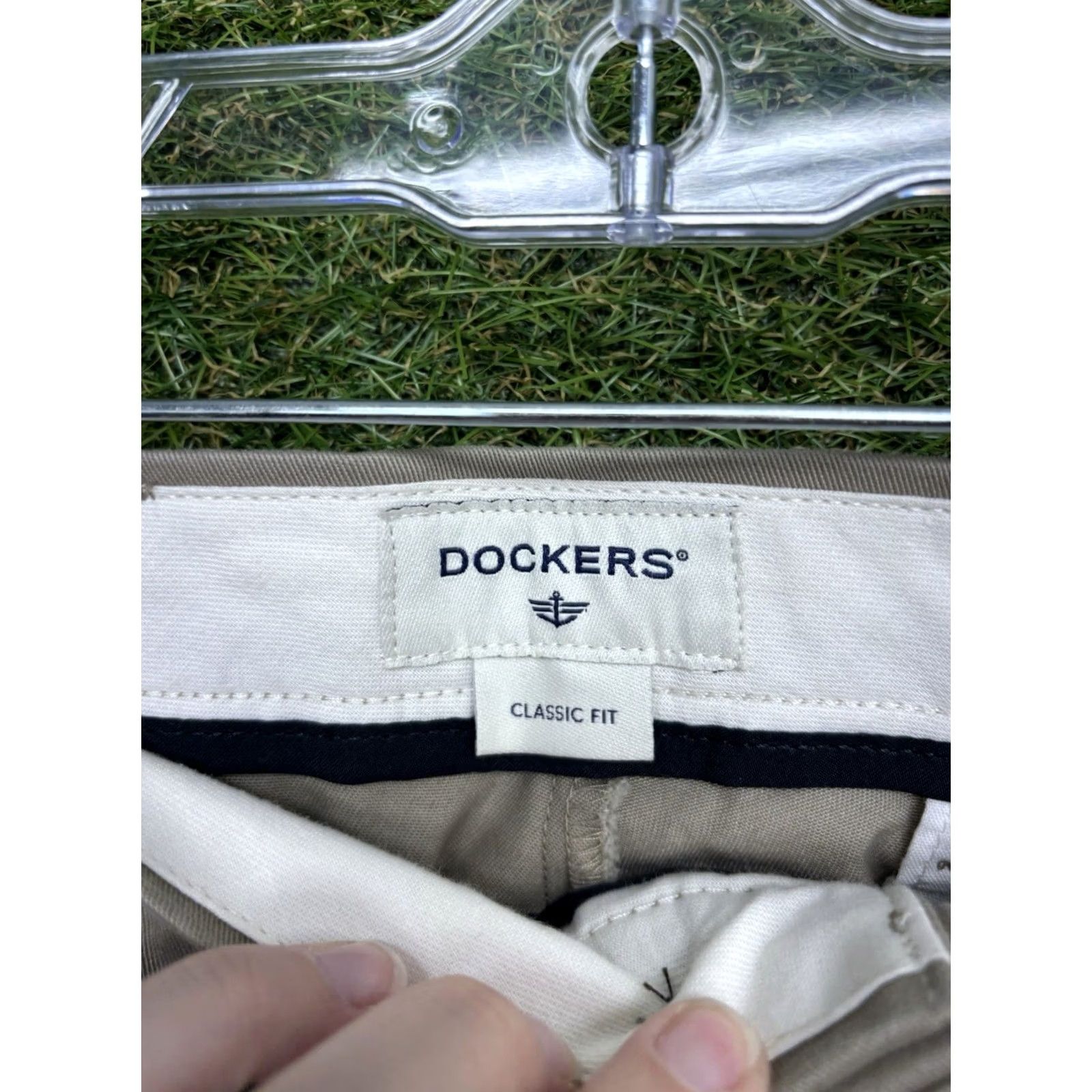 Dockers DOCKERS Khakis Pants Mens 36x29 Pleated Cuffed Classic Fit Beige NWT City Preppy Vintage: No? (Oops) Size US 36 / EU 52 - 7 Thumbnail