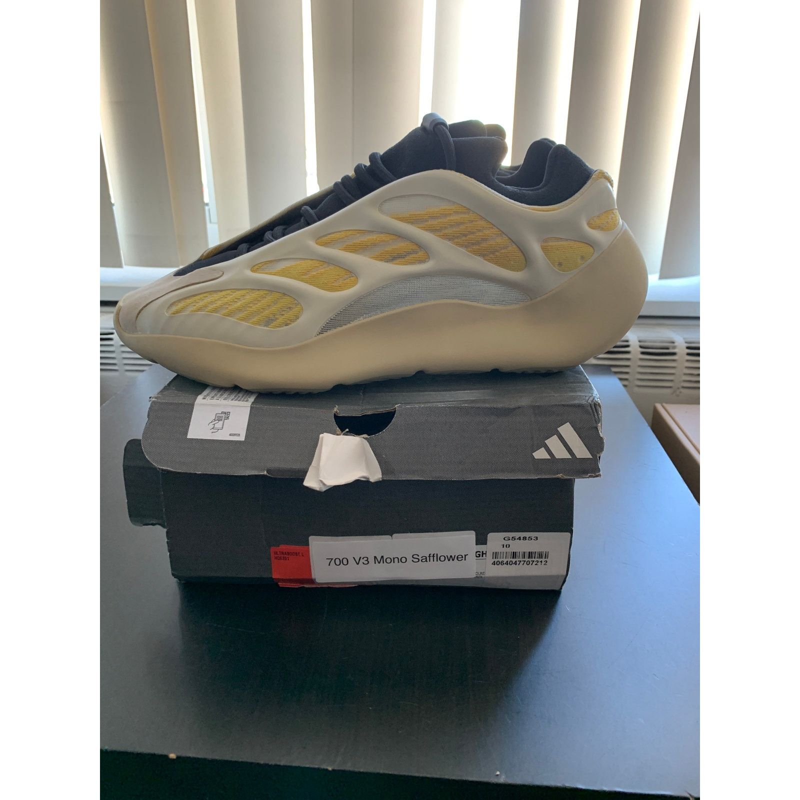 Adidas adidas Yeezy 700 V3 Mono Safflower Size 10.5 BRAND NEW Size US 10.5 / EU 43-44 - 4 Thumbnail