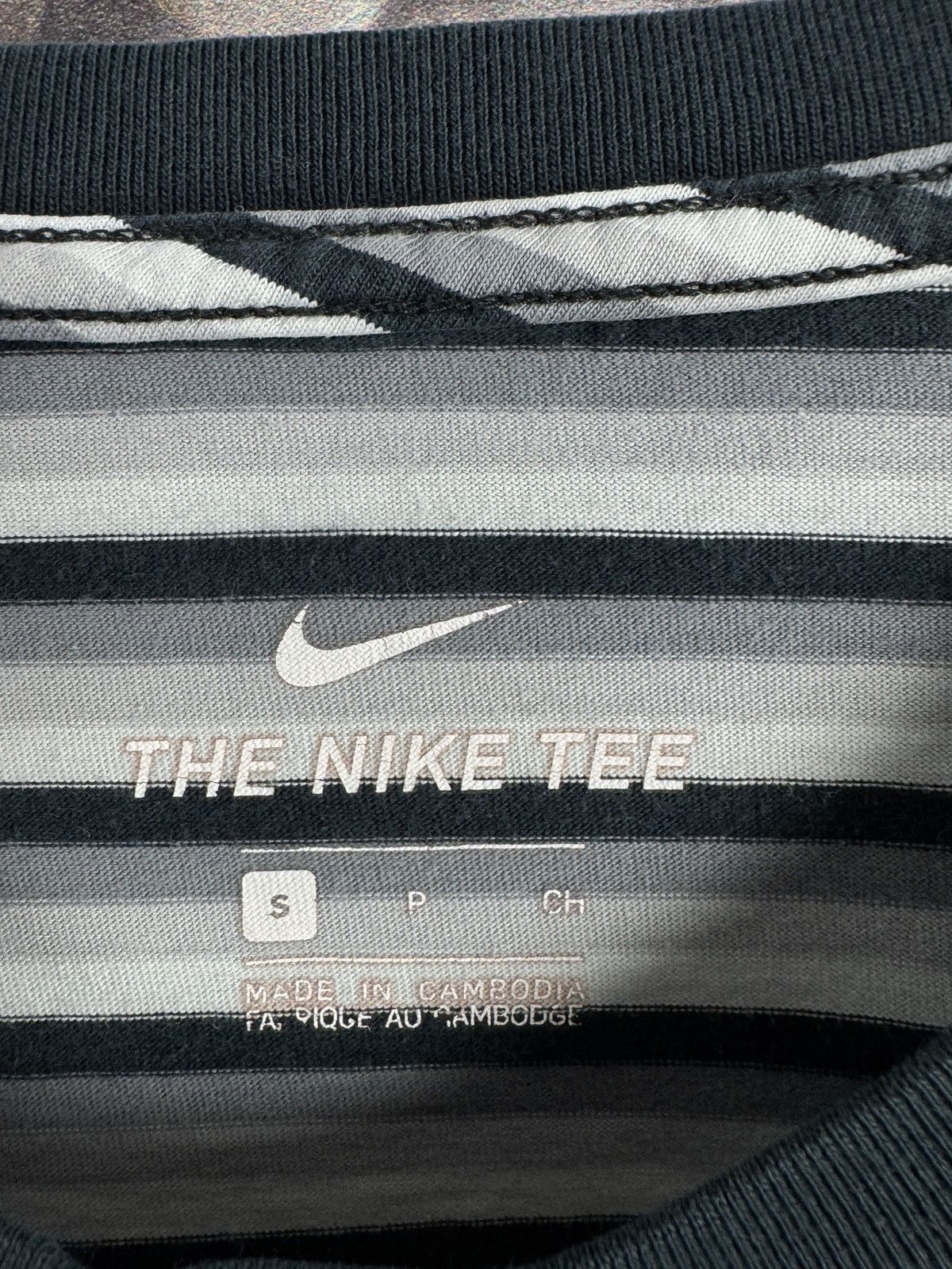 Nike Men’s Nike T-Shirt Striped Streetwear Size Small Size US S / EU 44-46 / 1 - 7 Thumbnail