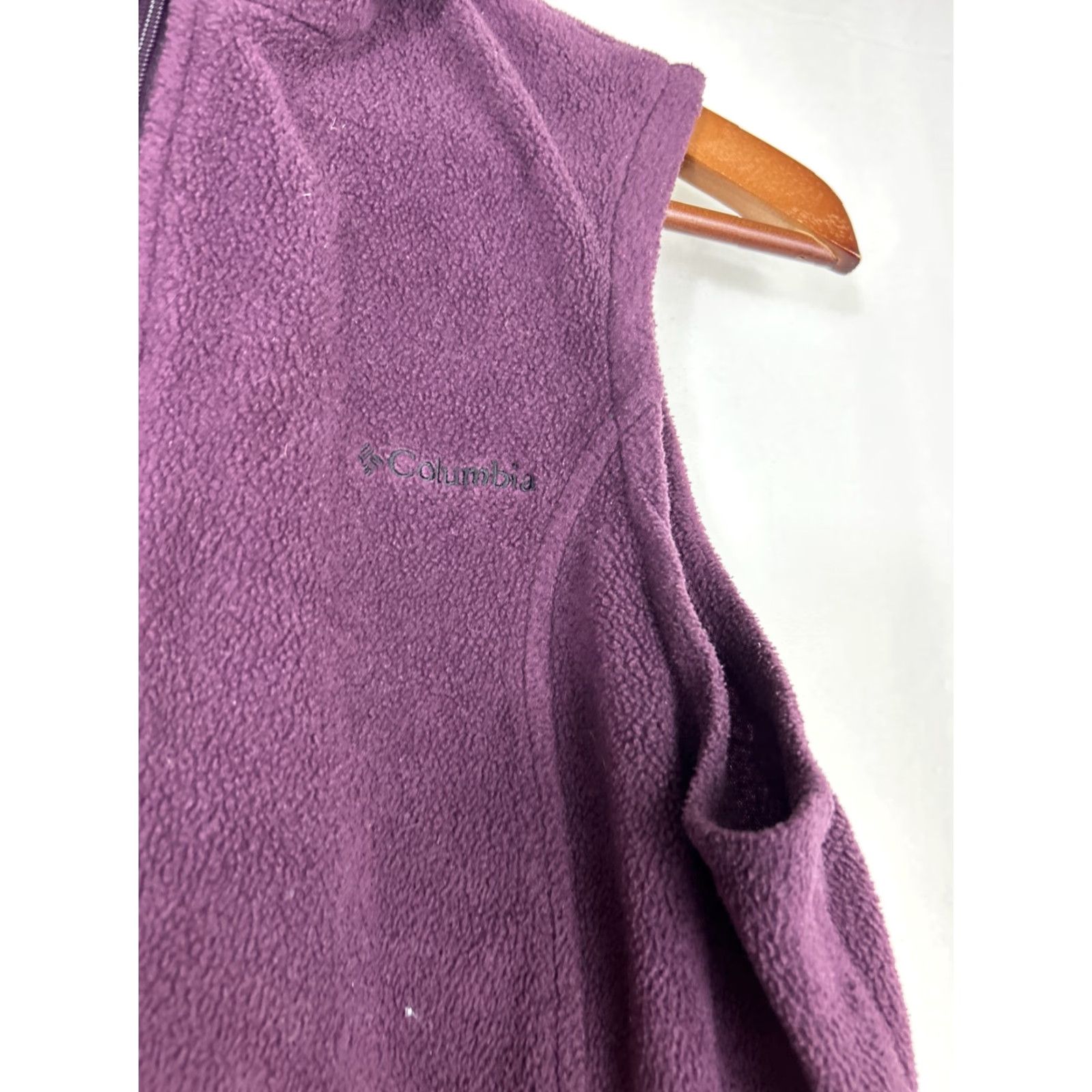 Vintage Columbia Vest Women S Sleeveless Full Zip Fleece Purple Burgundy Subtle 21” Chest 25” Length Size S / US 4 / IT 40 - 3 Thumbnail