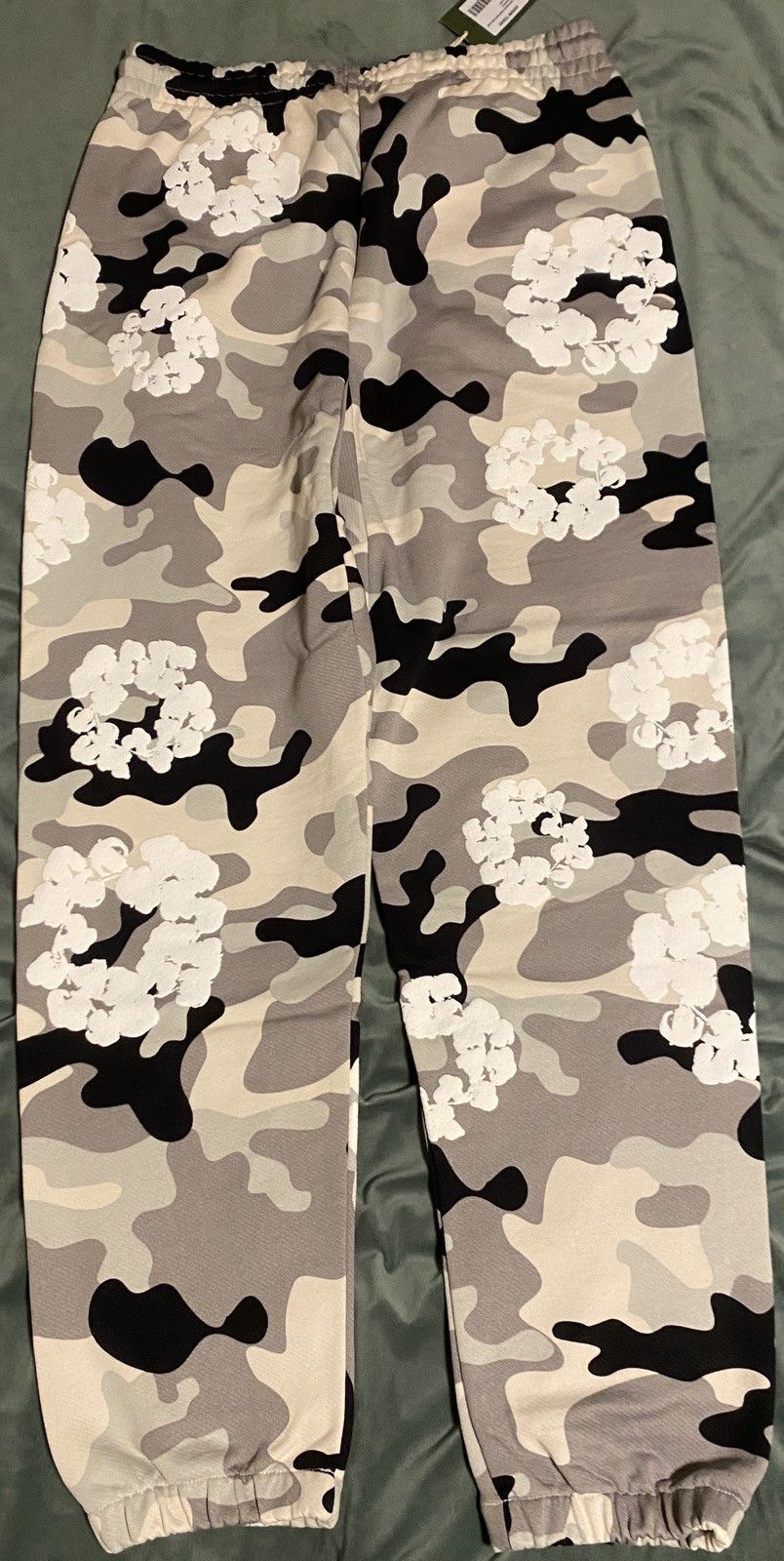 DENIM TEARS Camo Wreath Sweatpants Snow Camo Size US 33 - 2 Thumbnail