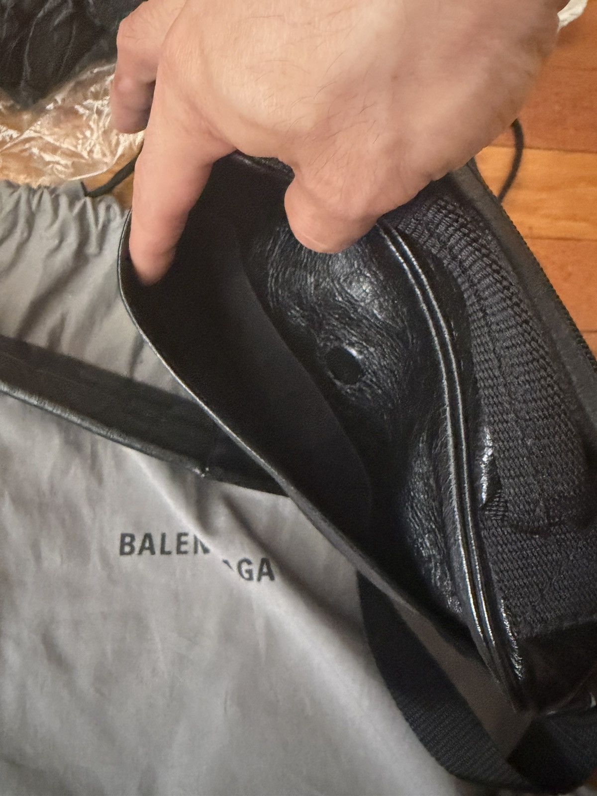 Balenciaga Balenciaga Army pouch strap bag/ messenger leather bag Size ONE SIZE - 3 Thumbnail