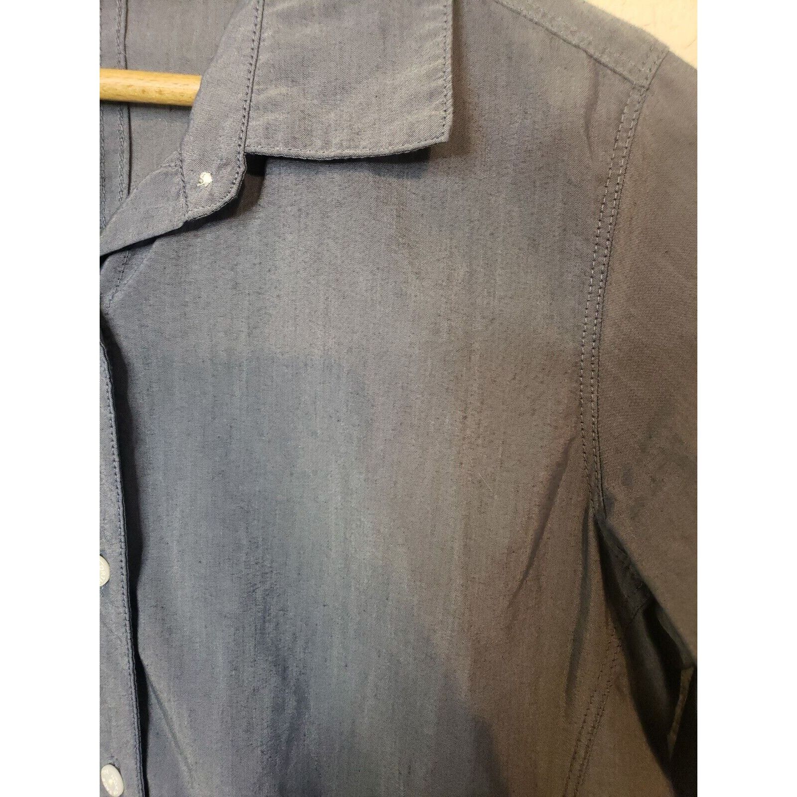 The North Face The North Face Women’s Blue Chambray Long Sleeve Top sz XS Size XS / US 0-2 / IT 36-38 - 2 Thumbnail
