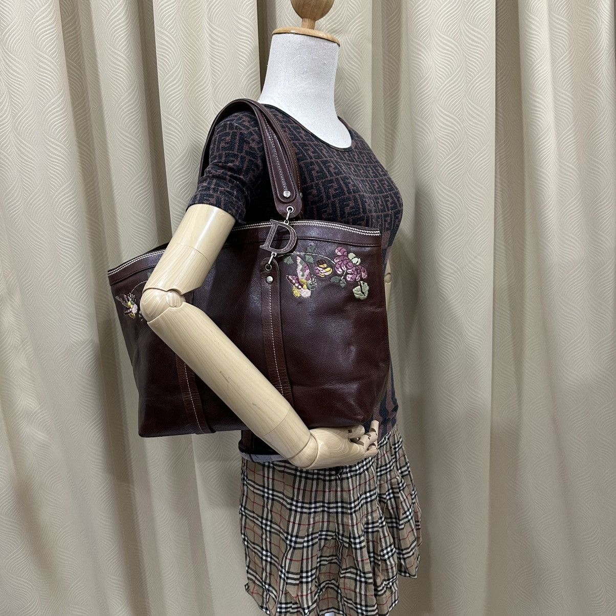 Dior ‼️YES‼️ CHRISTIAN DIOR LEATHER ROMANTIC FLOWERS TOTE BAG Size ONE SIZE - 15 Thumbnail