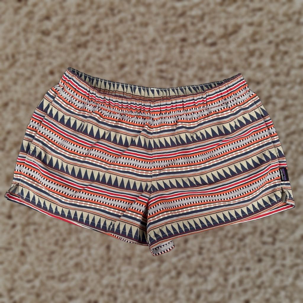 Patagonia Patagonia Shorts Women Medium Red Beige Tribal Southwest Pattern Baggies 2.5" Vintage No Size 32" / US 10 / IT 46 - 1 Thumbnail