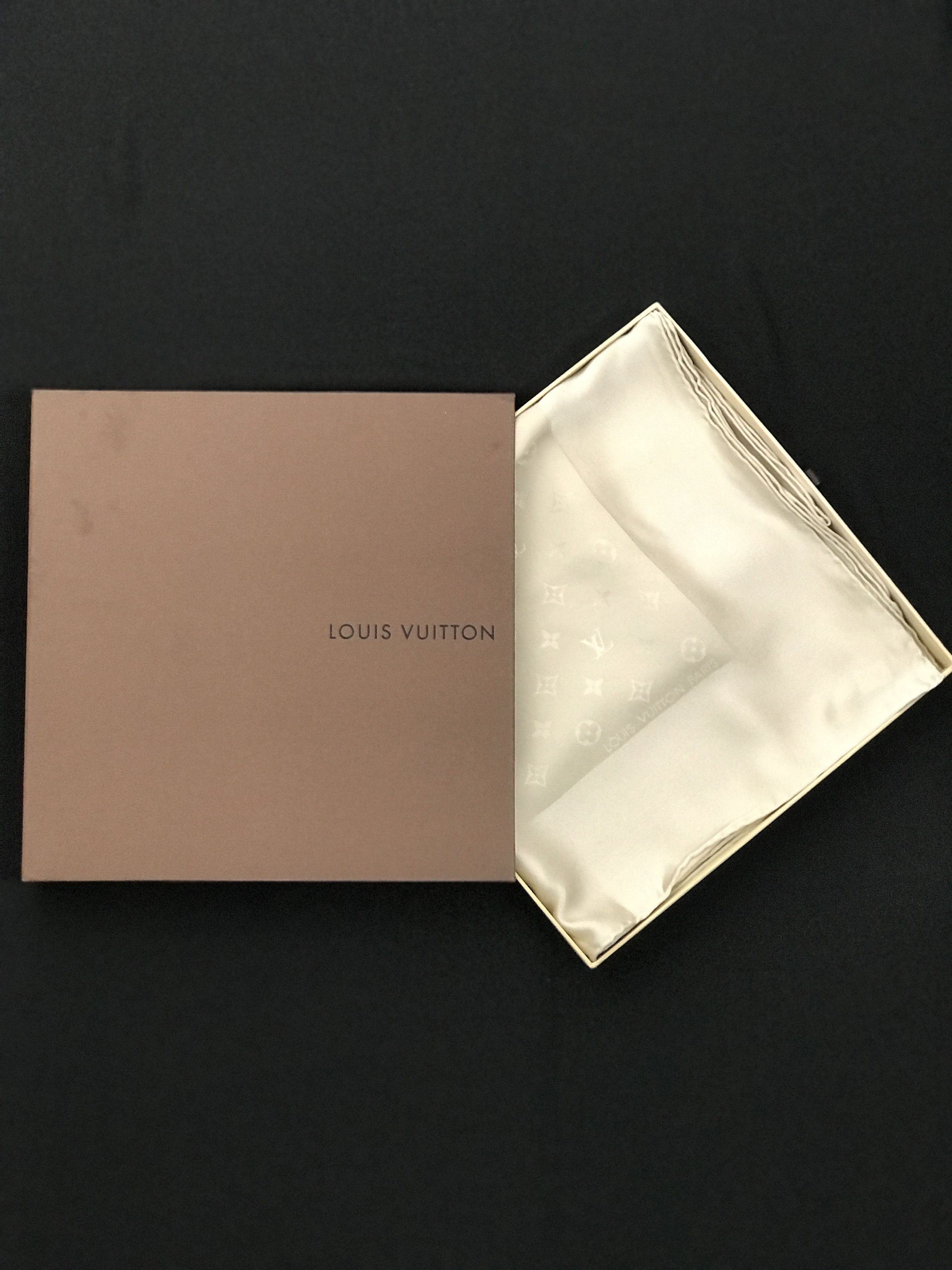 Louis Vuitton Louis Vuitton Monogram Silk Scarf Size ONE SIZE - 1 Thumbnail