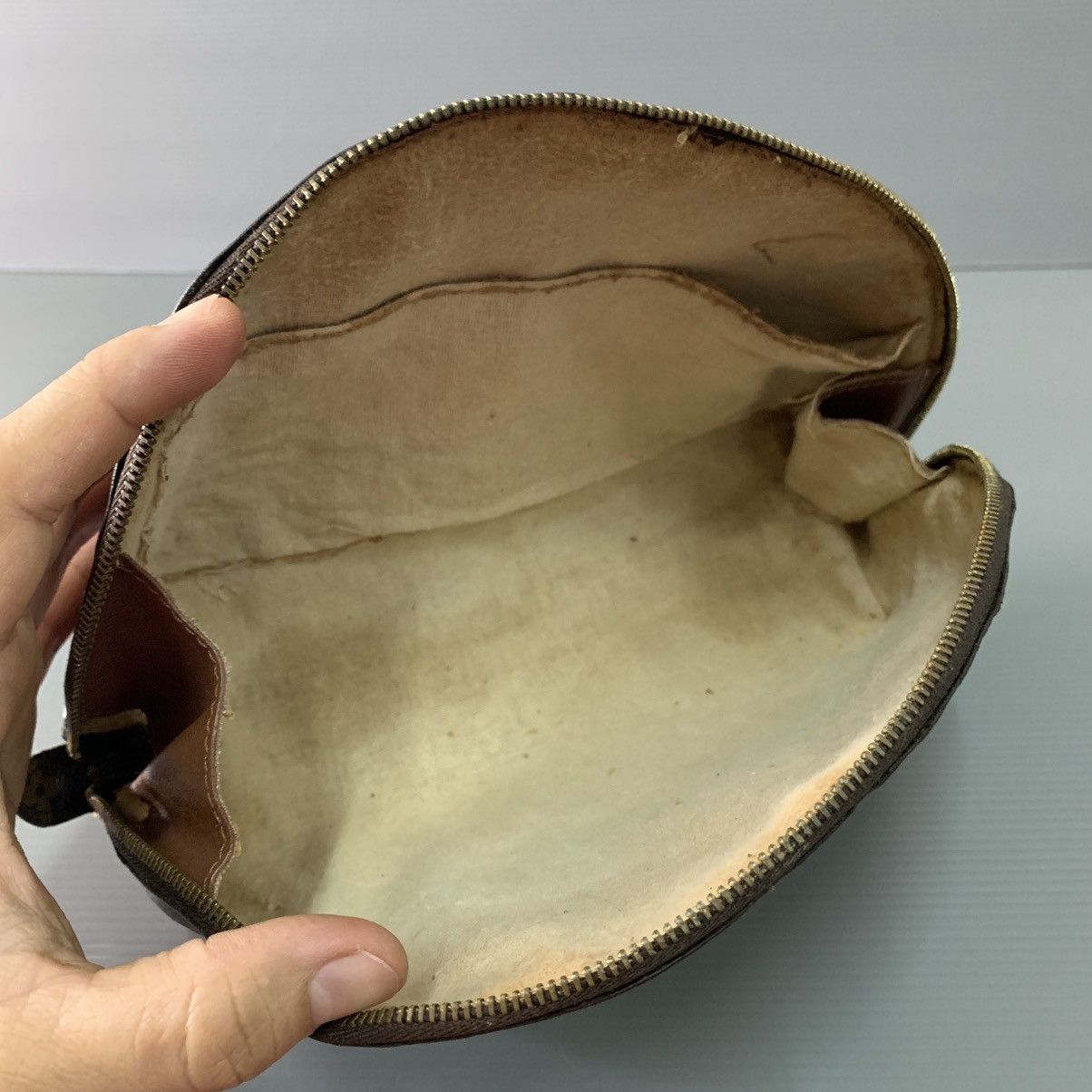 Louis Vuitton Louis Vuitton Makeup Clutch Bag Size ONE SIZE - 11 Thumbnail