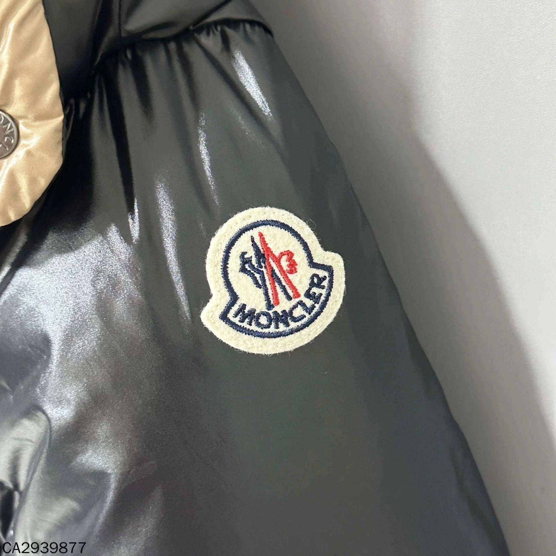 Moncler Moncler Parana black and gold down coat size 1 Size S / US 4 / IT 40 - 4 Thumbnail